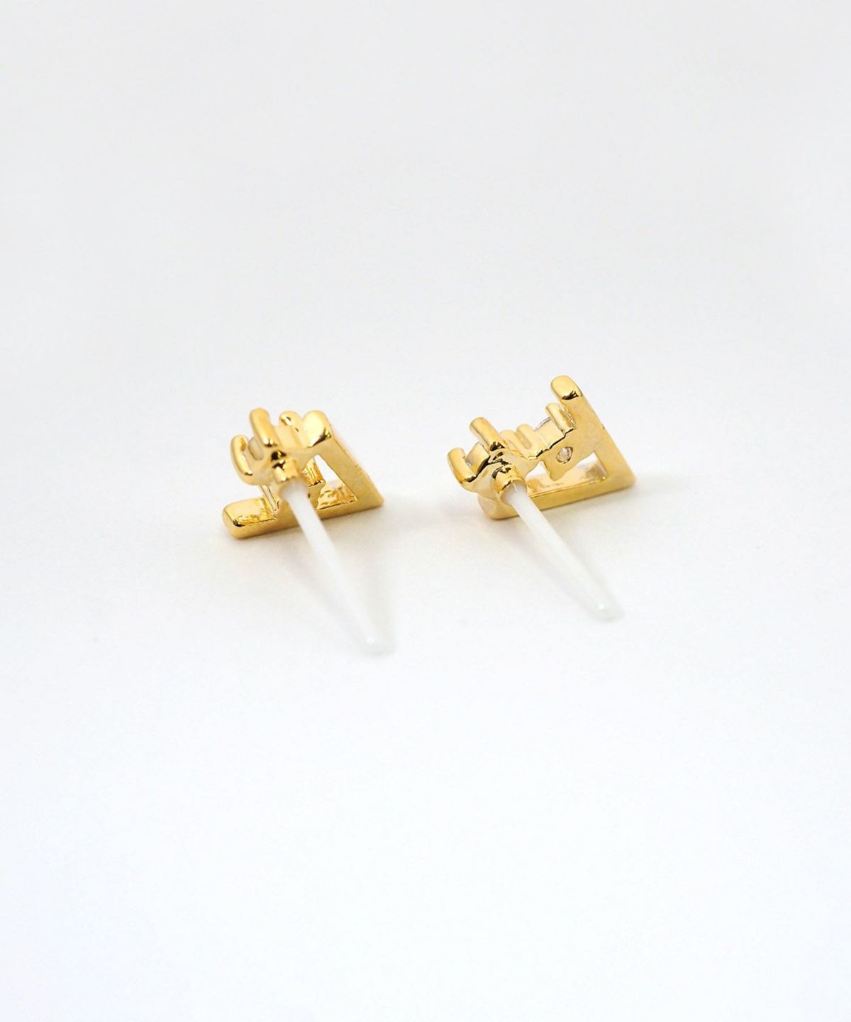 ワンアングルセラミックポストピアス