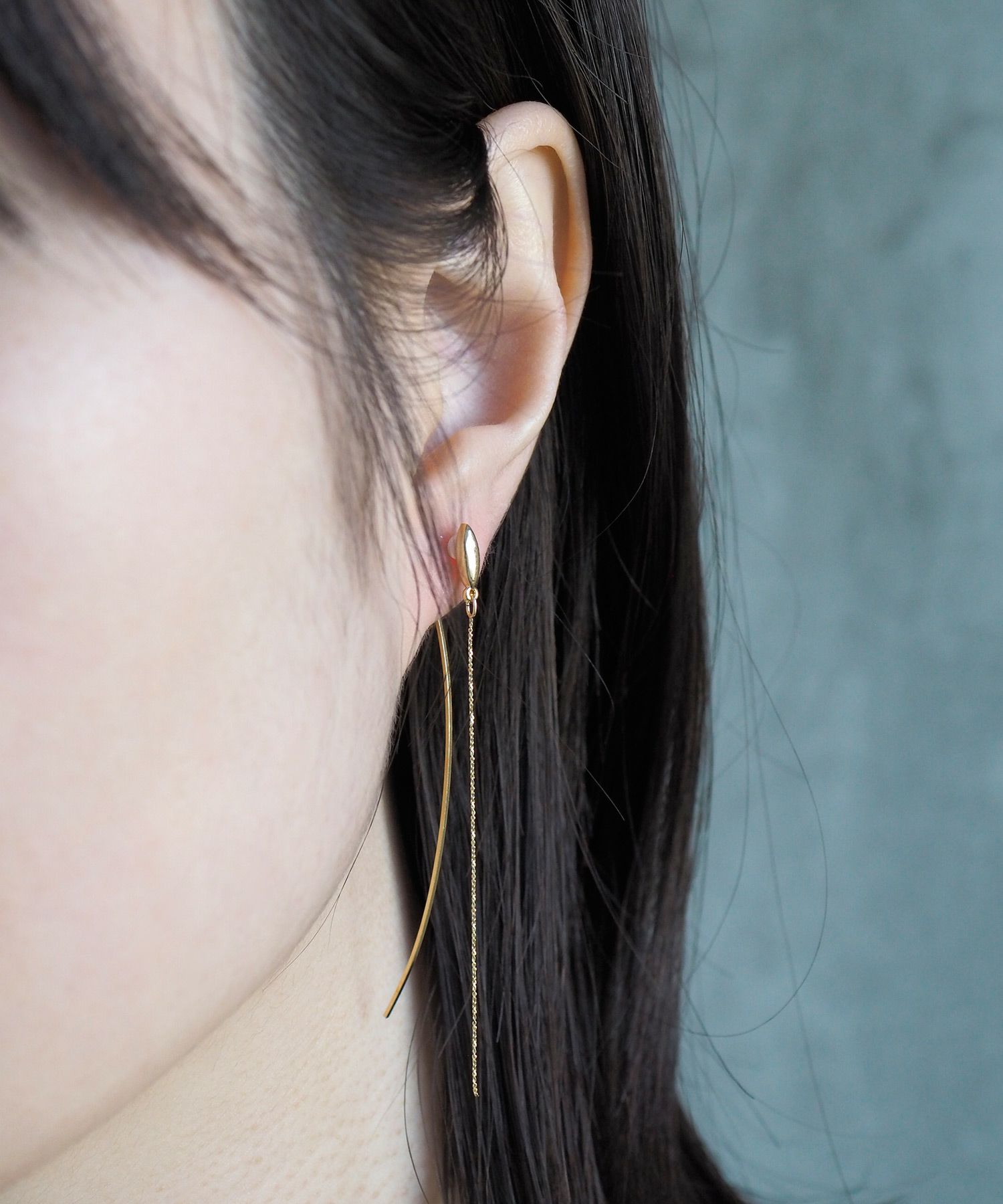 ストレートチェーンセラミックポストピアス