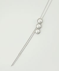 3連パールチャームロングネックレス