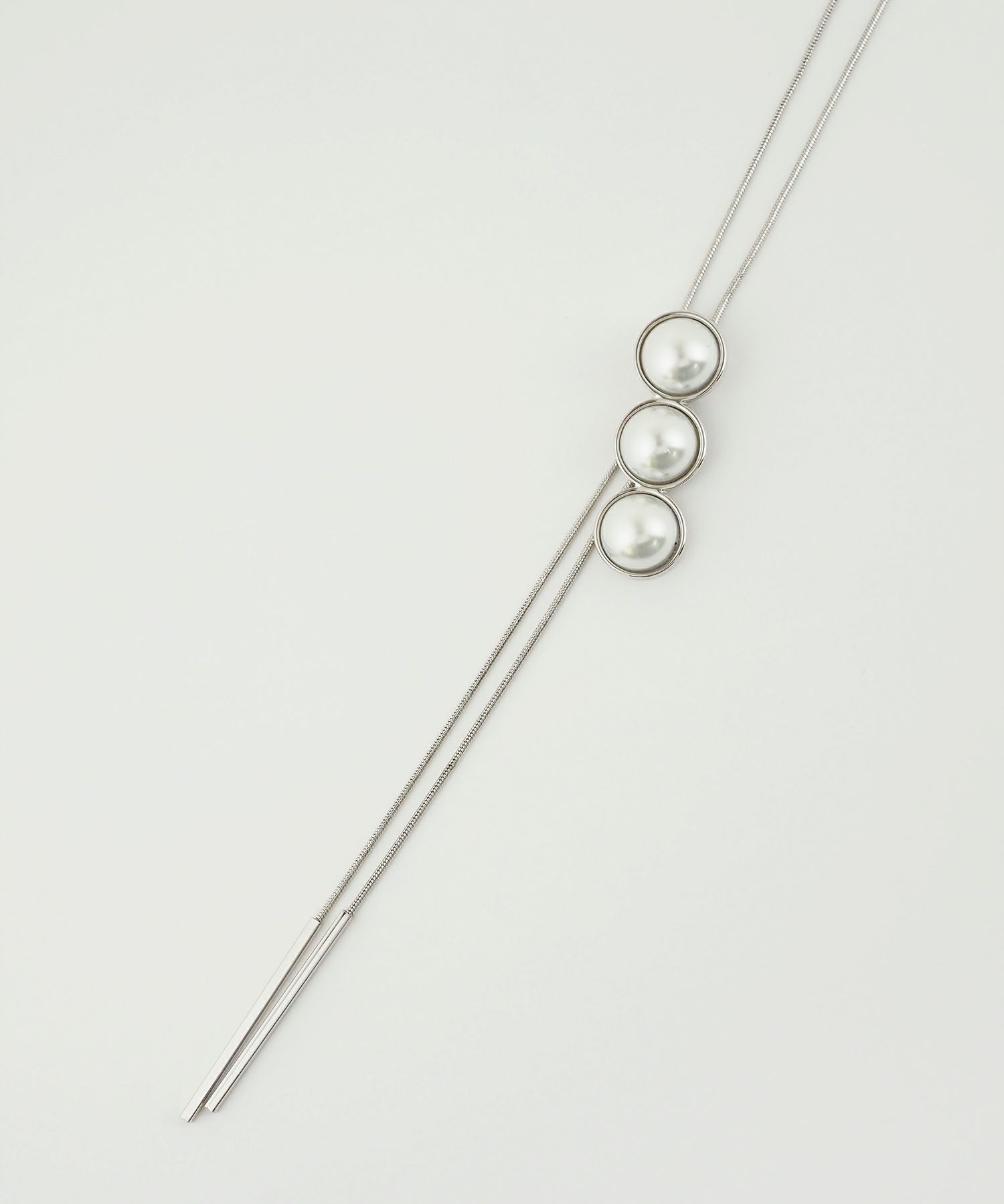 3連パールチャームロングネックレス