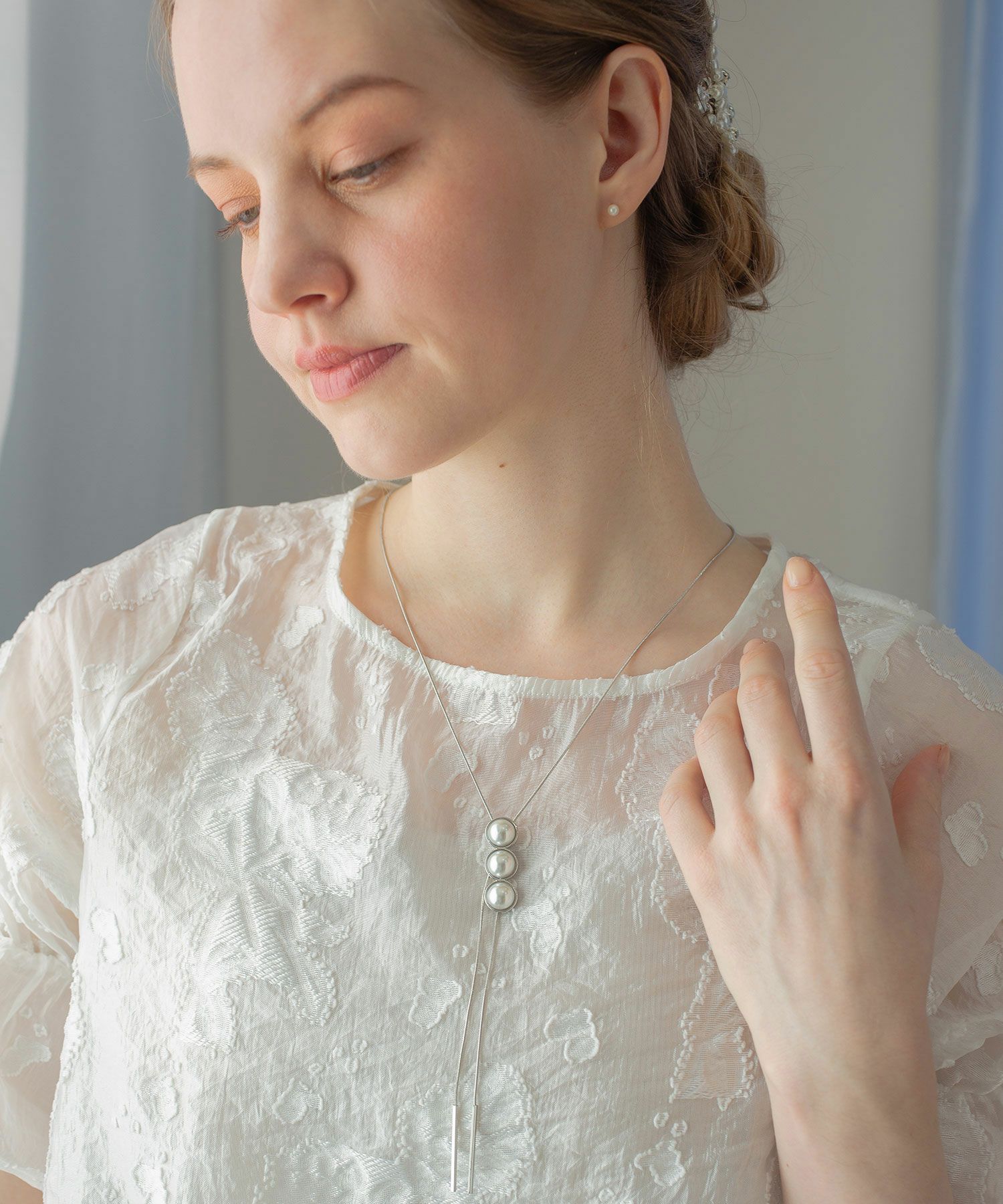 3連パールチャームロングネックレス