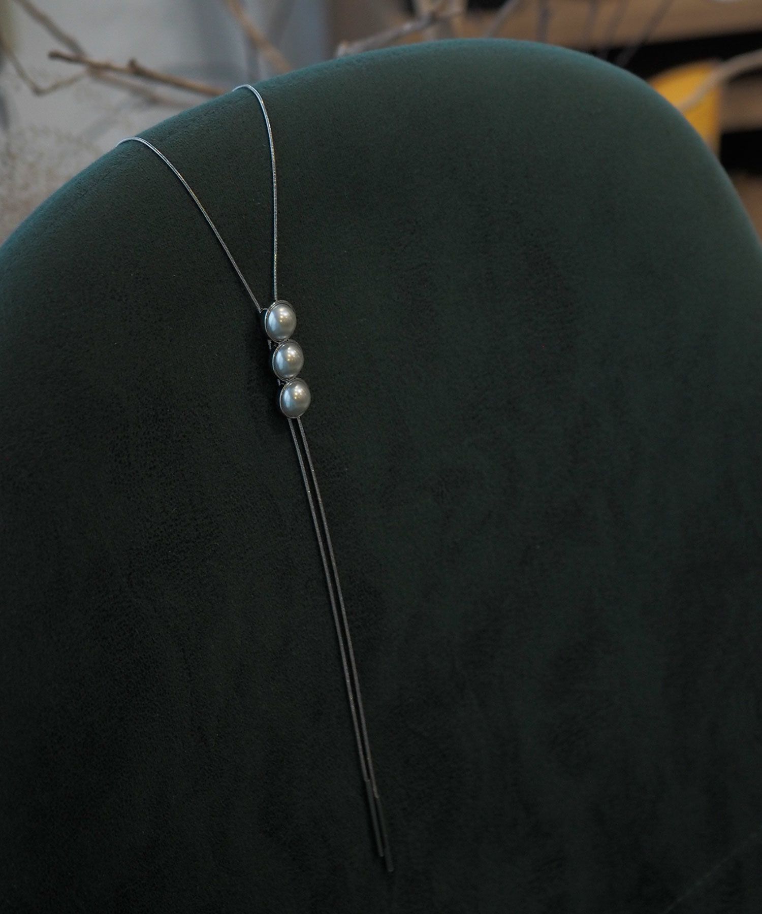 3連パールチャームロングネックレス