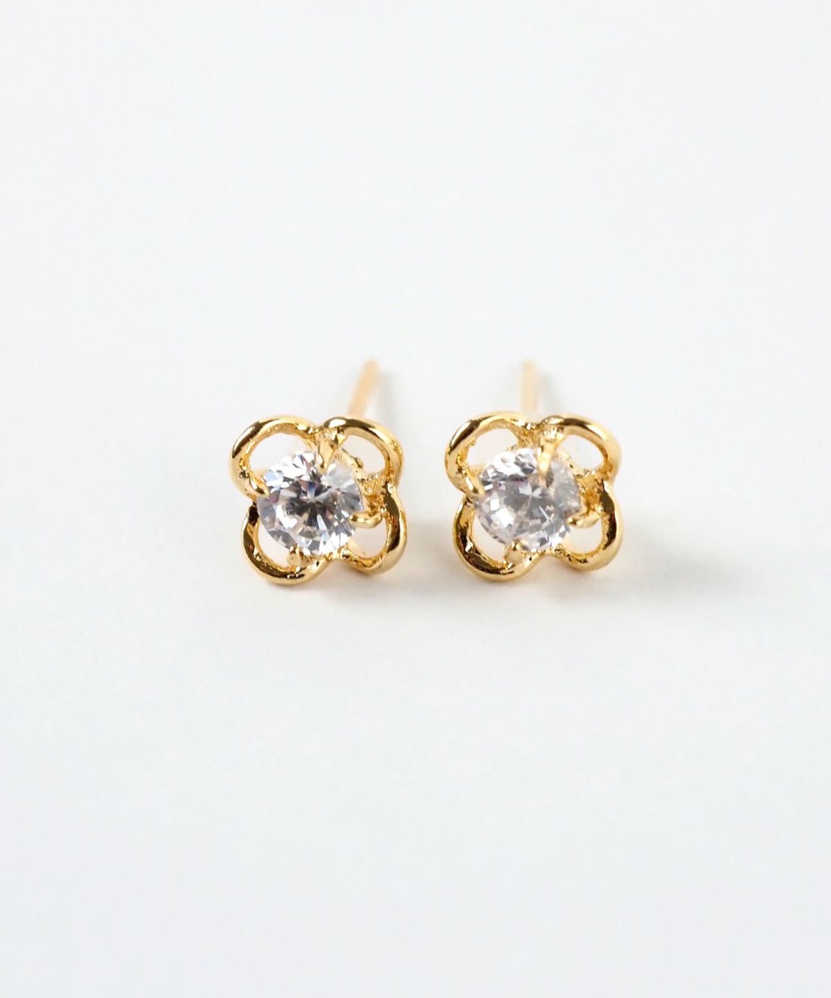 フラワーキュービックK18ポストピアス