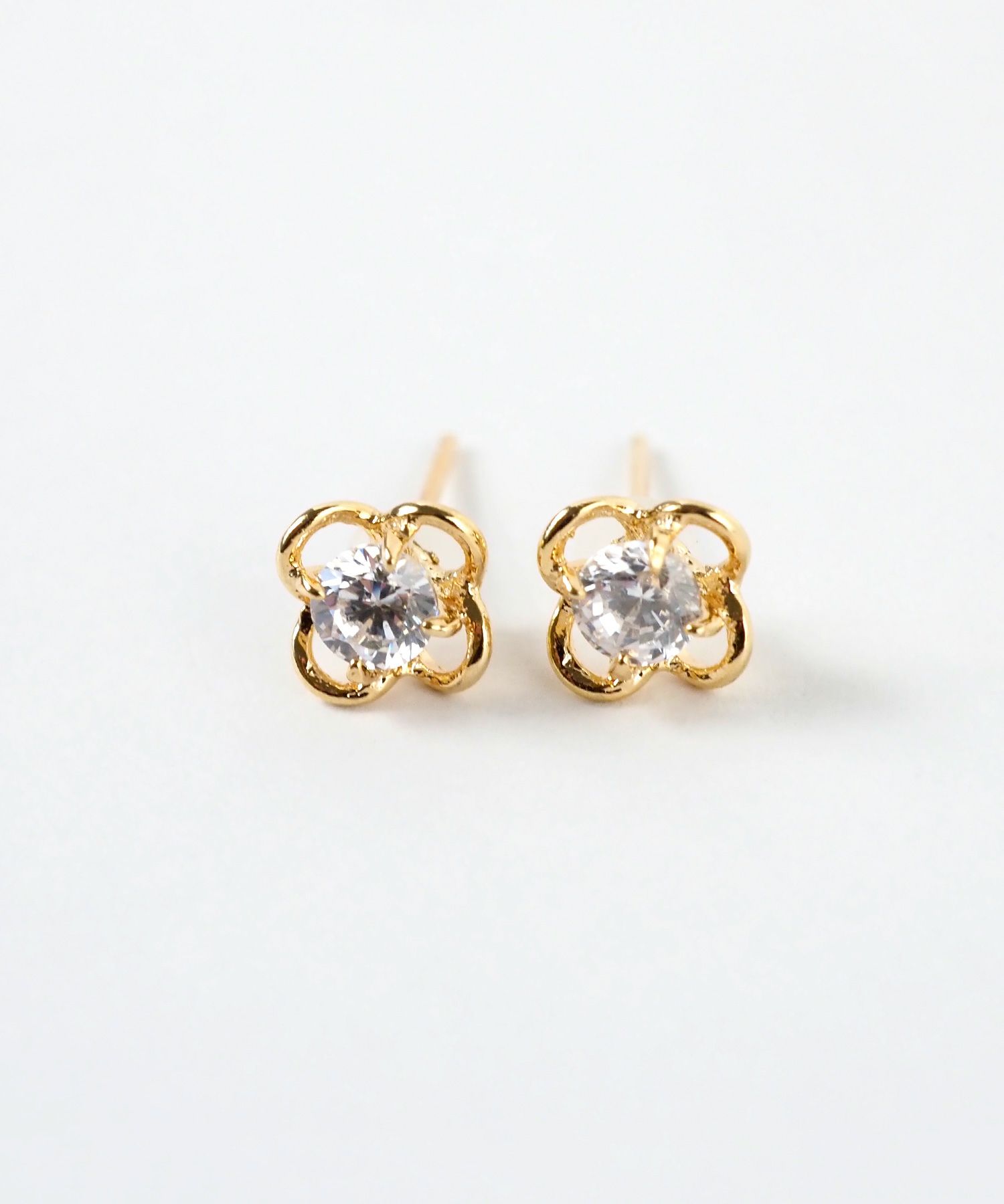 フラワーキュービックK18ポストピアス