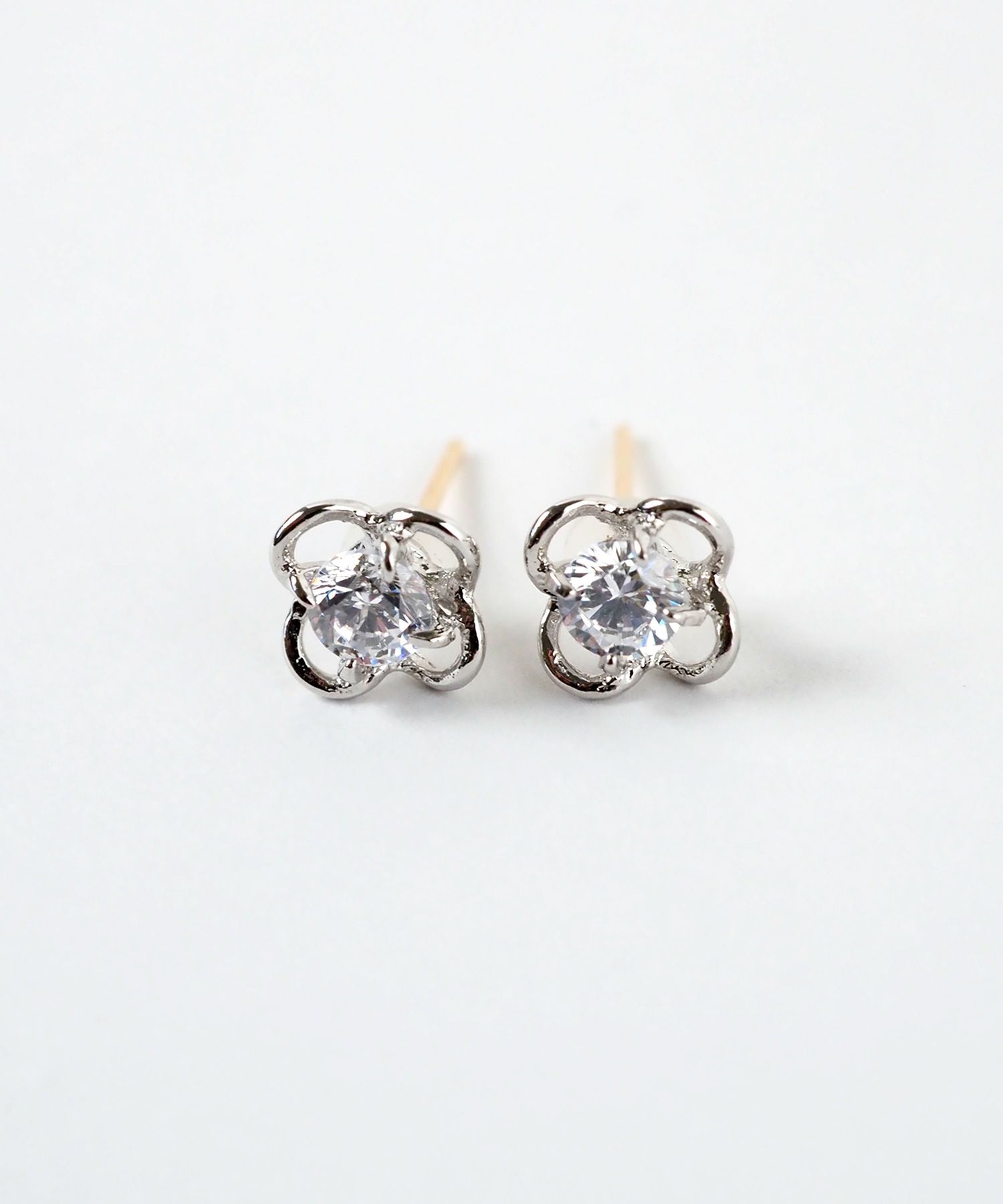 フラワーキュービックK18ポストピアス