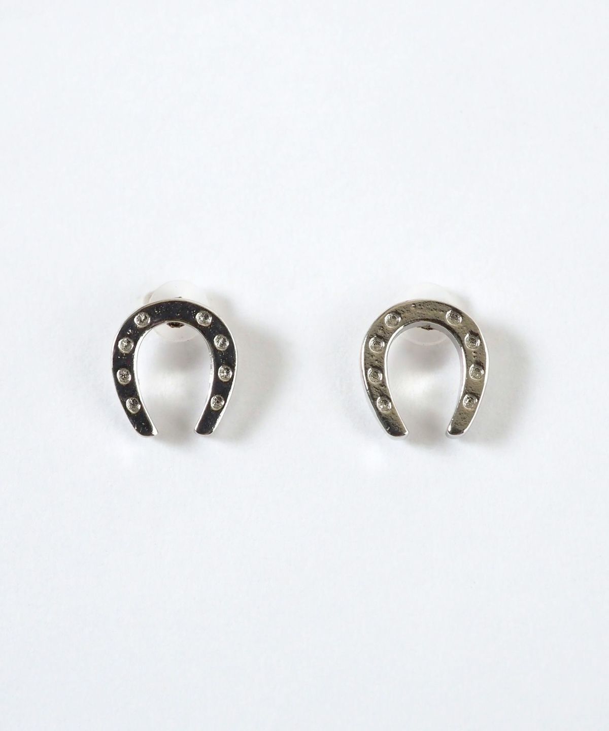 メタルホースシューK18ポストピアス