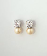 キュービックジルコニア×シェルパールチタンポストピアス