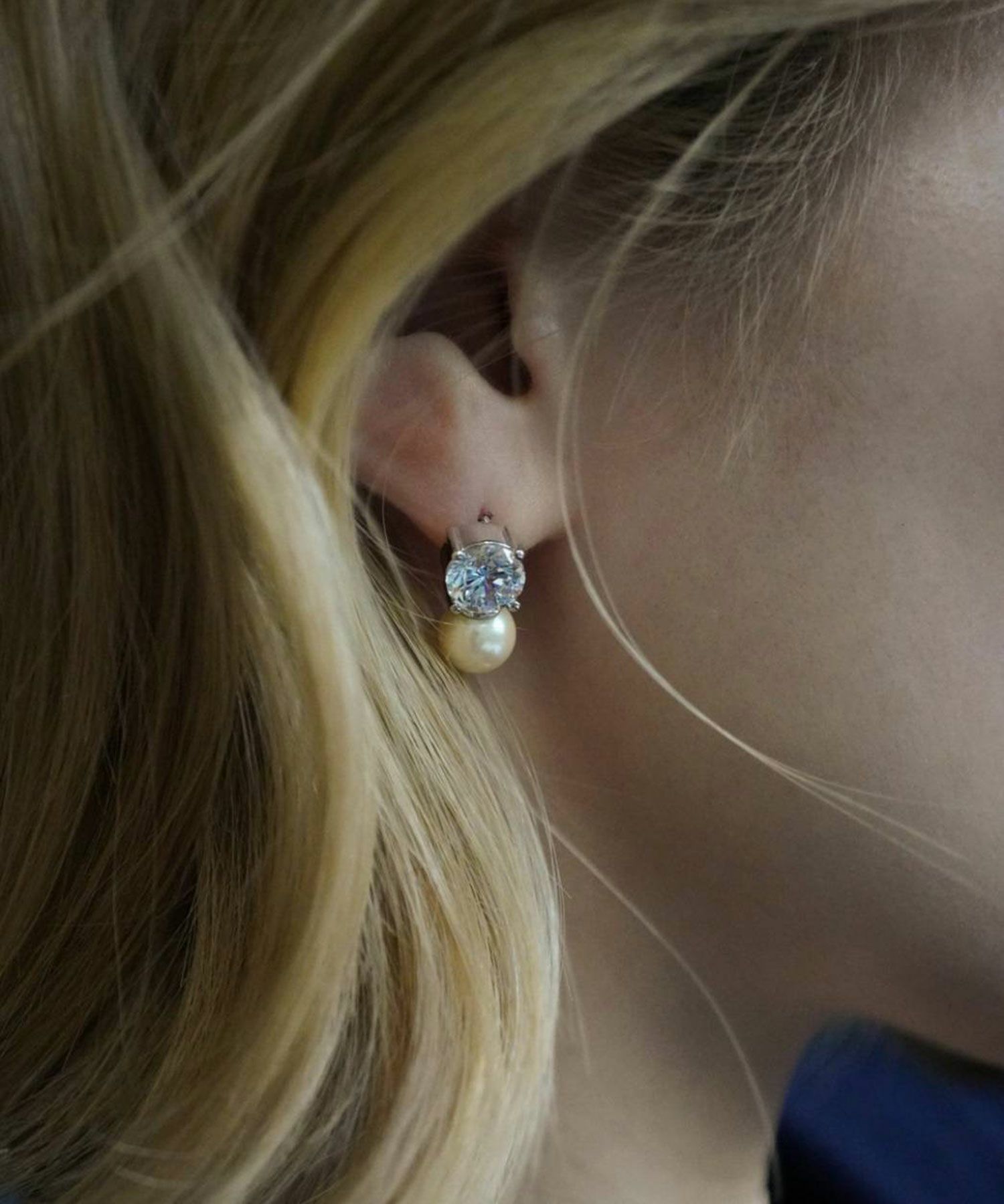 キュービックジルコニア×シェルパールチタンポストピアス