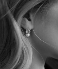 キュービックジルコニア×シェルパールチタンポストピアス