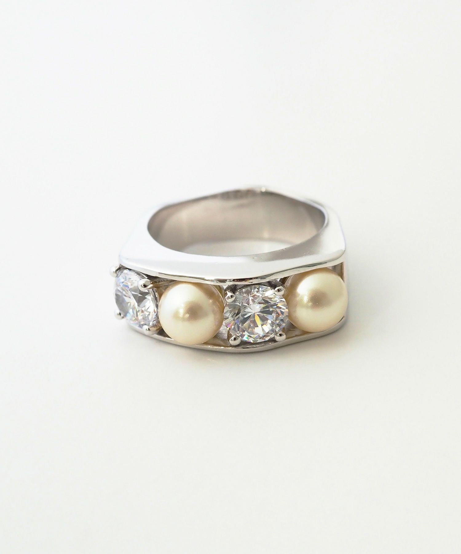 キュービックジルコニア×シェルパールリング