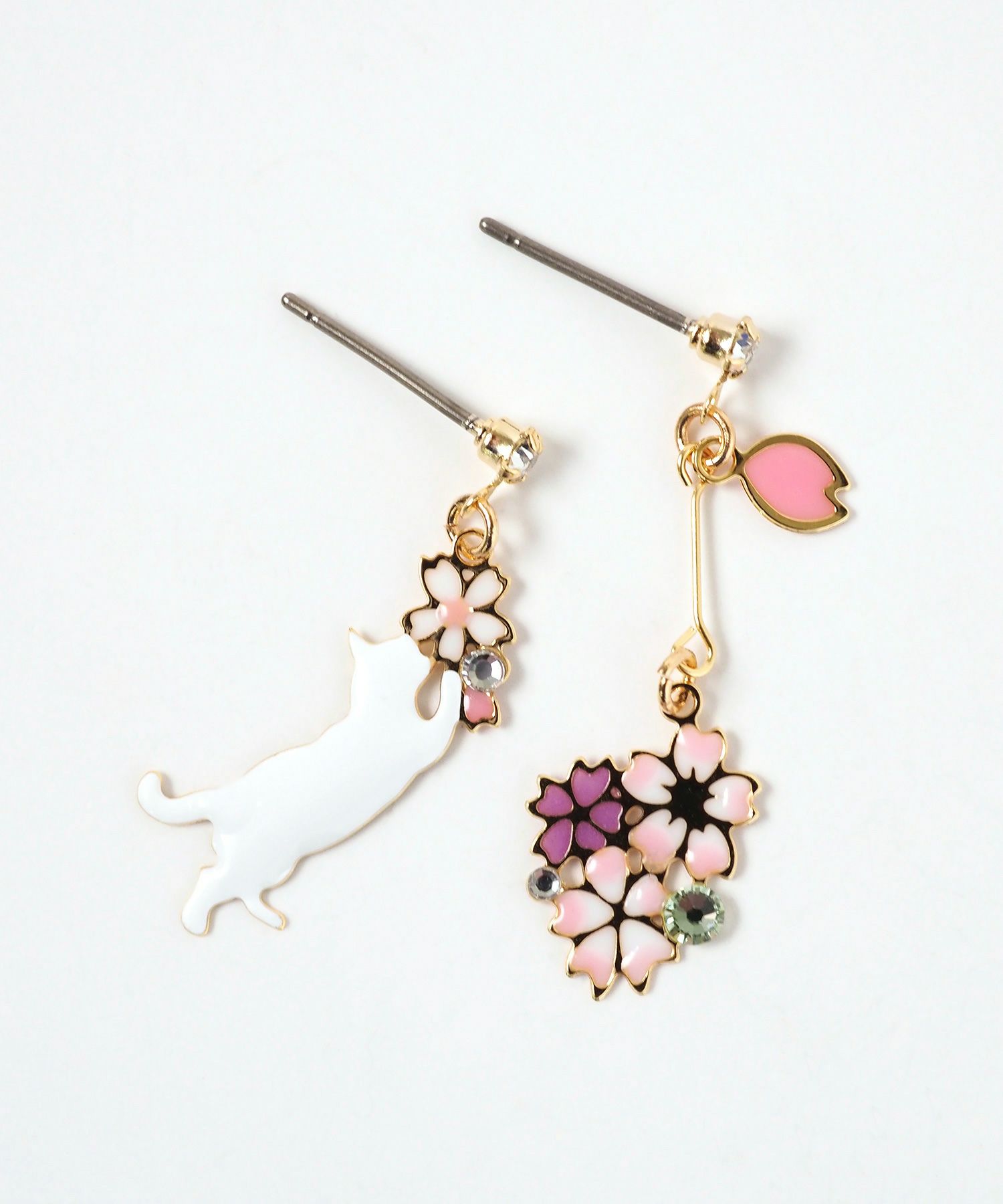 猫と桜チタンポストピアス