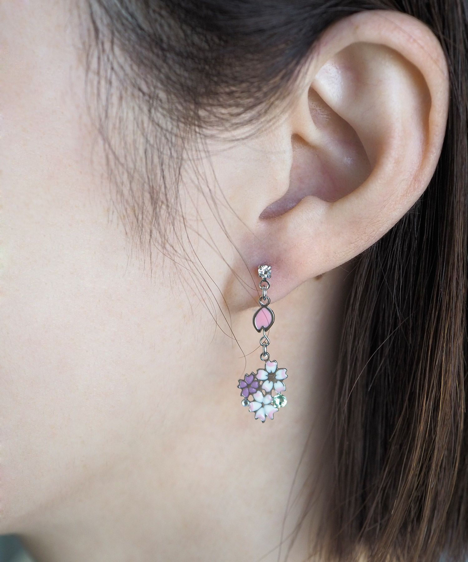 猫と桜チタンポストピアス