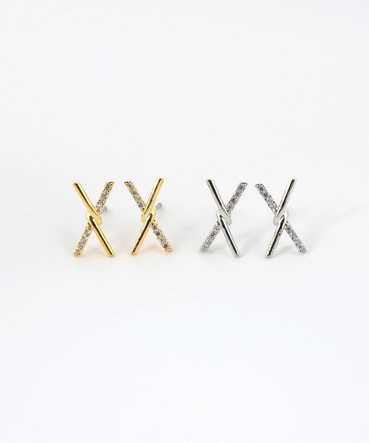 クロスワイヤーチタンポストピアス