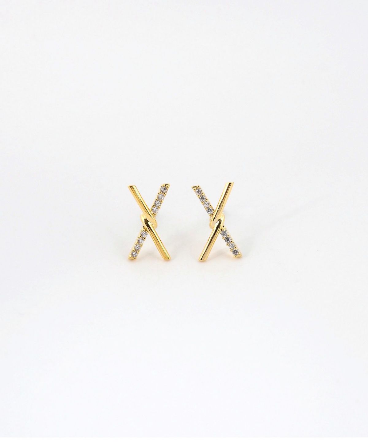 クロスワイヤーチタンポストピアス