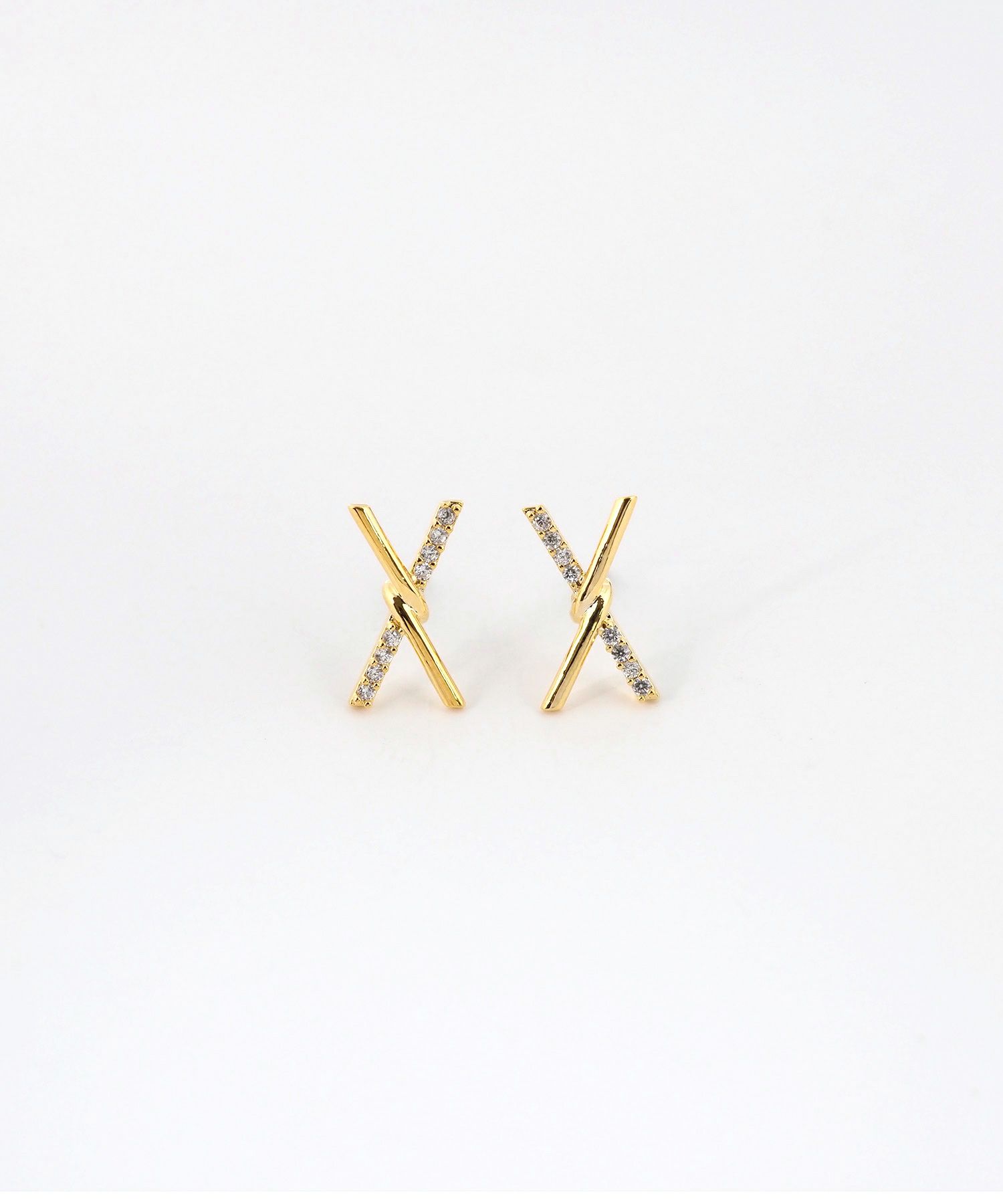 クロスワイヤーチタンポストピアス