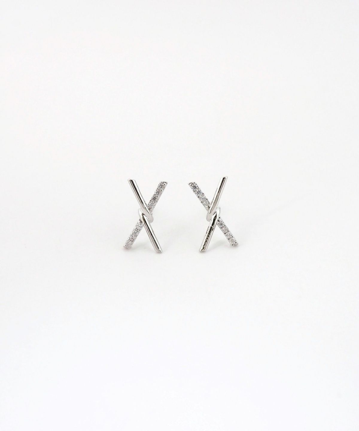 クロスワイヤーチタンポストピアス