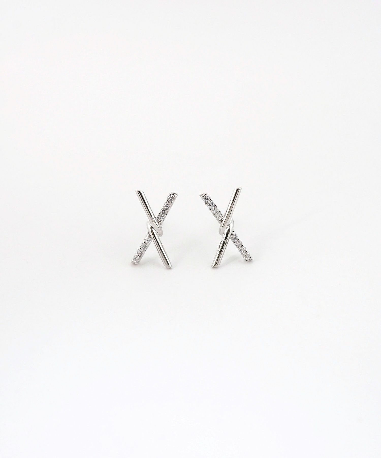 クロスワイヤーチタンポストピアス