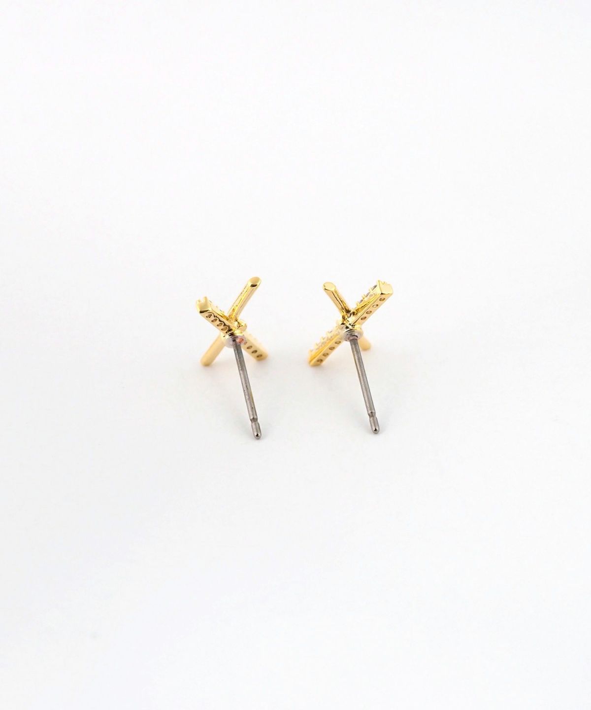 クロスワイヤーチタンポストピアス