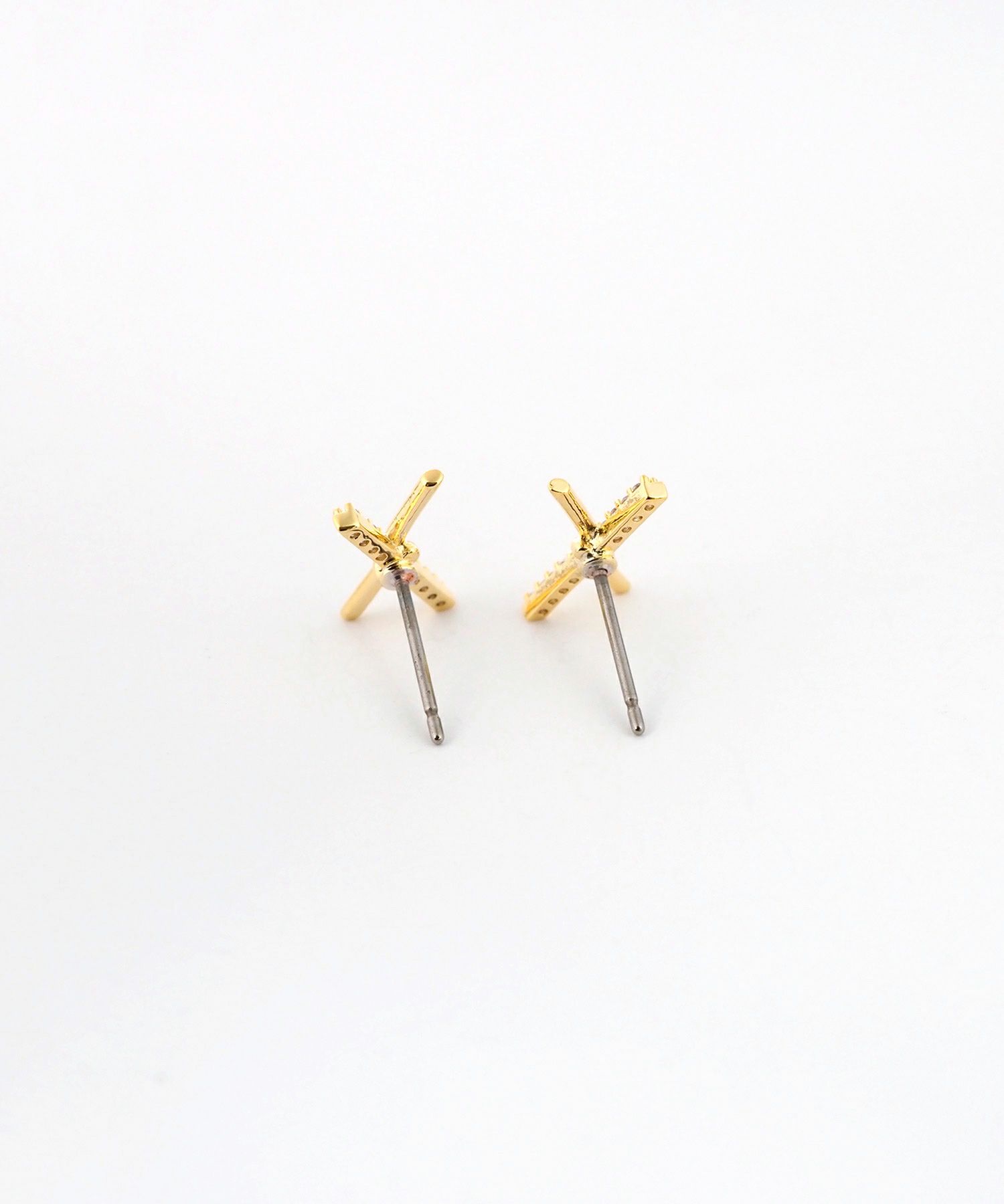 クロスワイヤーチタンポストピアス