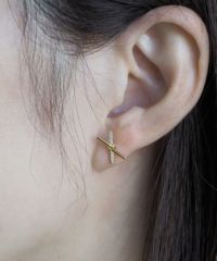 クロスワイヤーチタンポストピアス