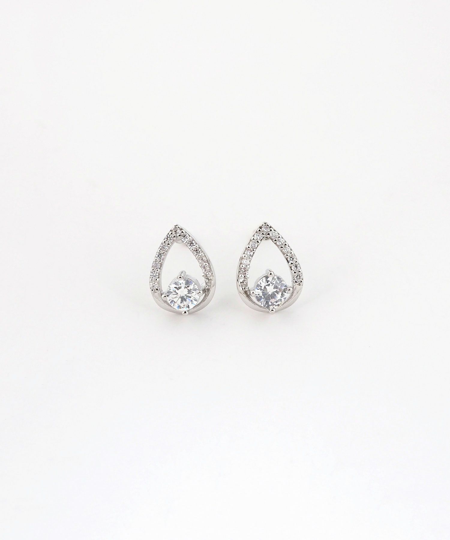 ドロップラインキュービックチタンポストピアス