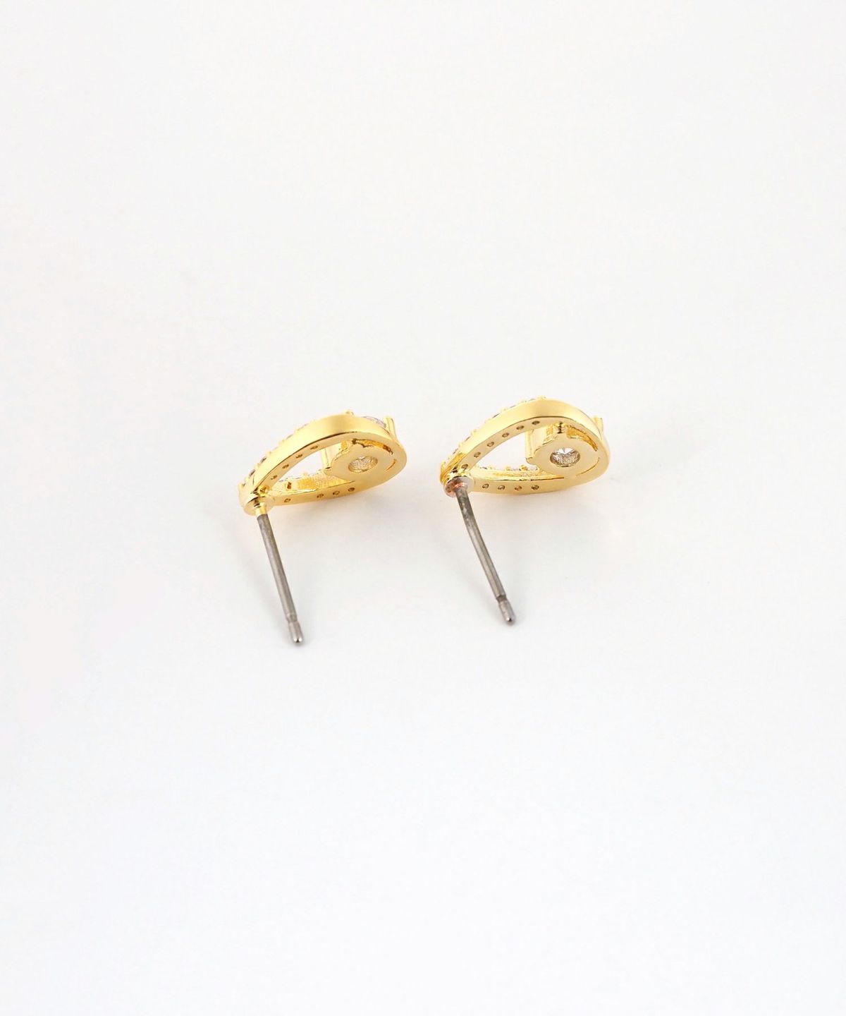 ドロップラインキュービックチタンポストピアス