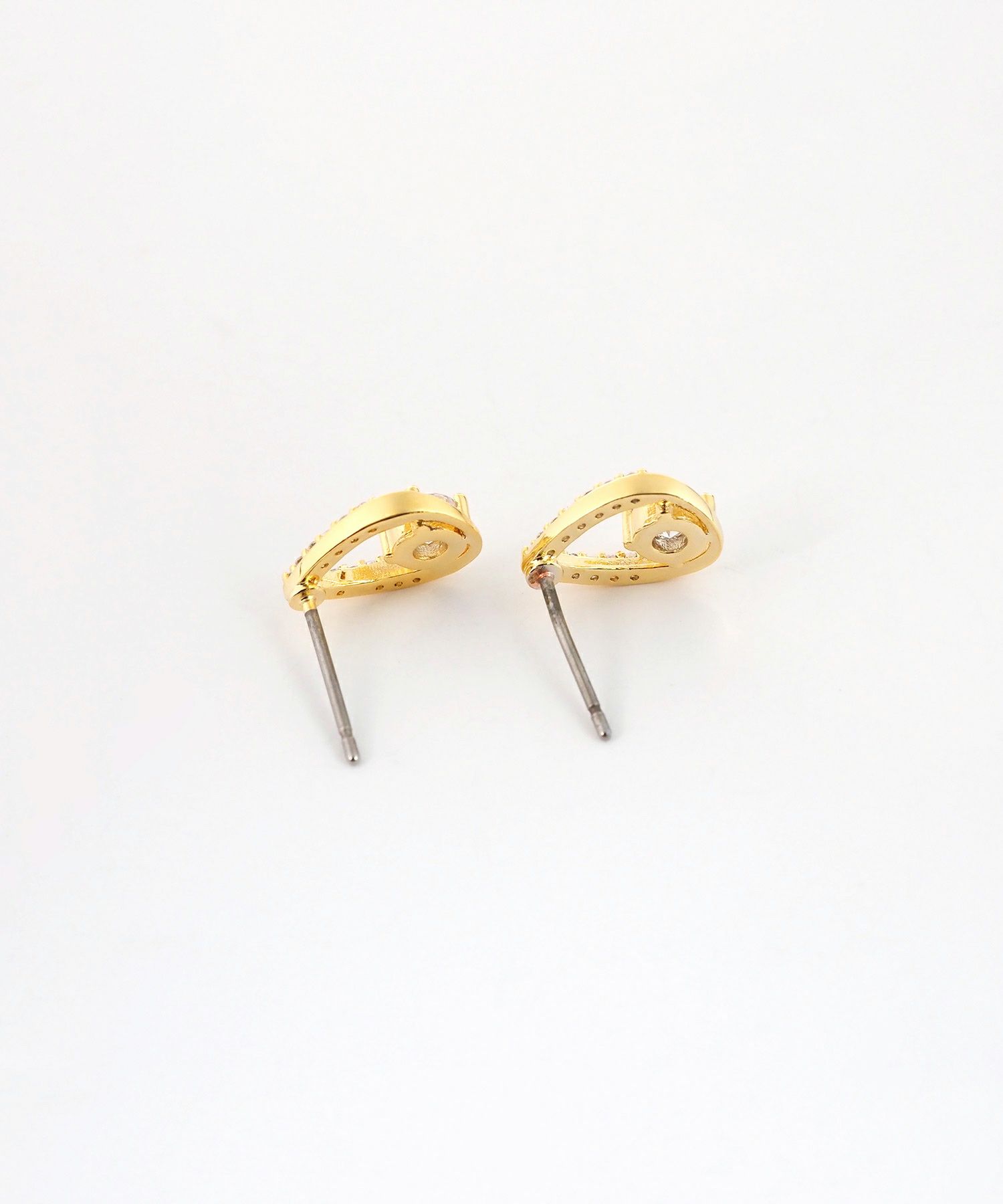 ドロップラインキュービックチタンポストピアス