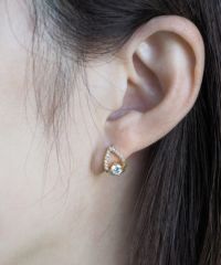 ドロップラインキュービックチタンポストピアス
