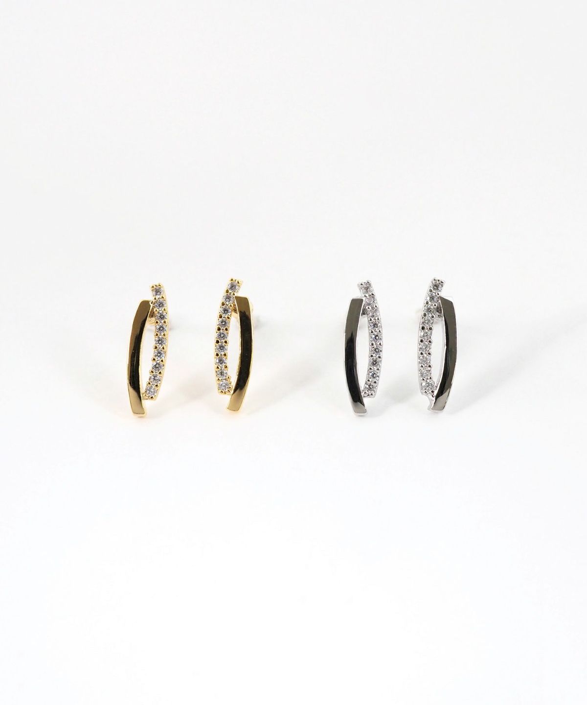 ツインラインチタンポストピアス