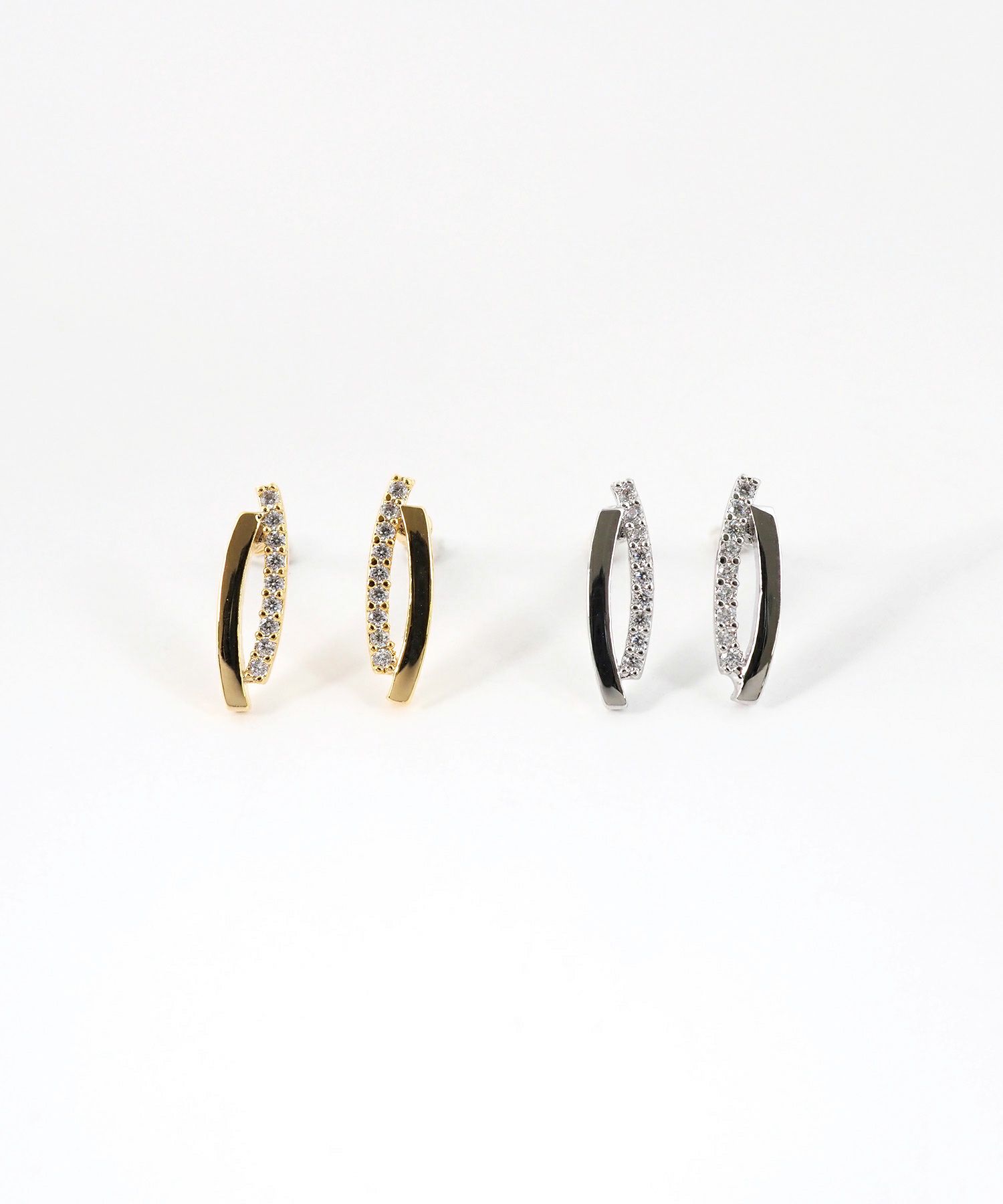 ツインラインチタンポストピアス