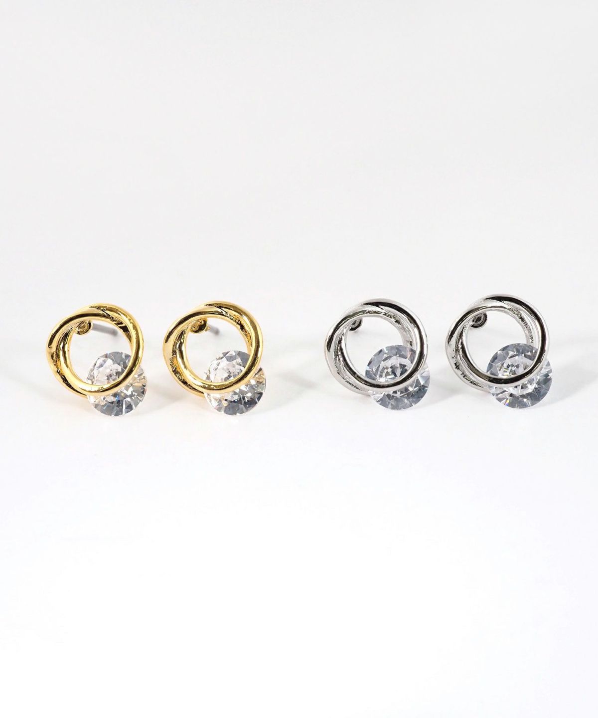 ダブルサークルキュービックチタンポストピアス