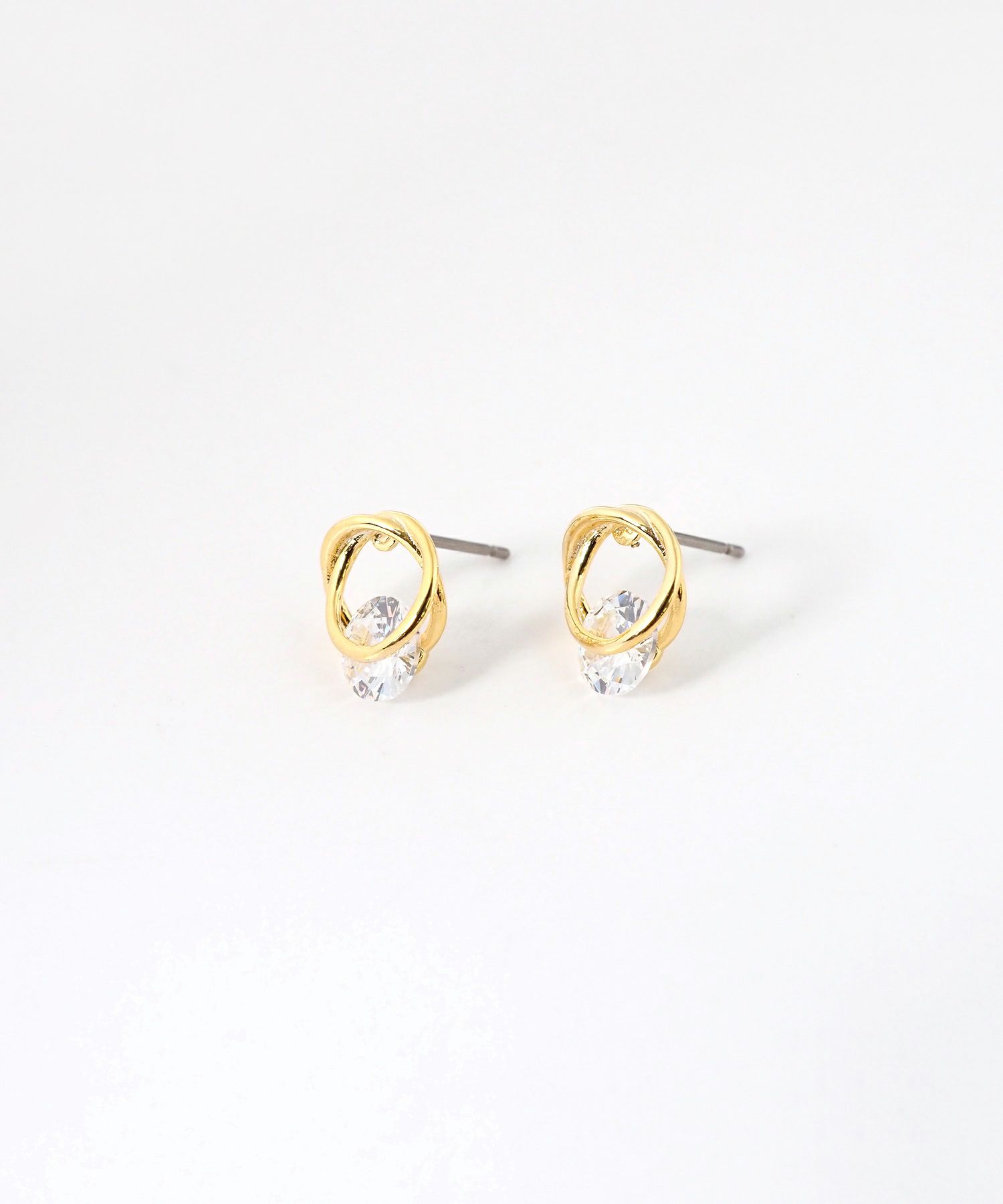 ダブルサークルキュービックチタンポストピアス