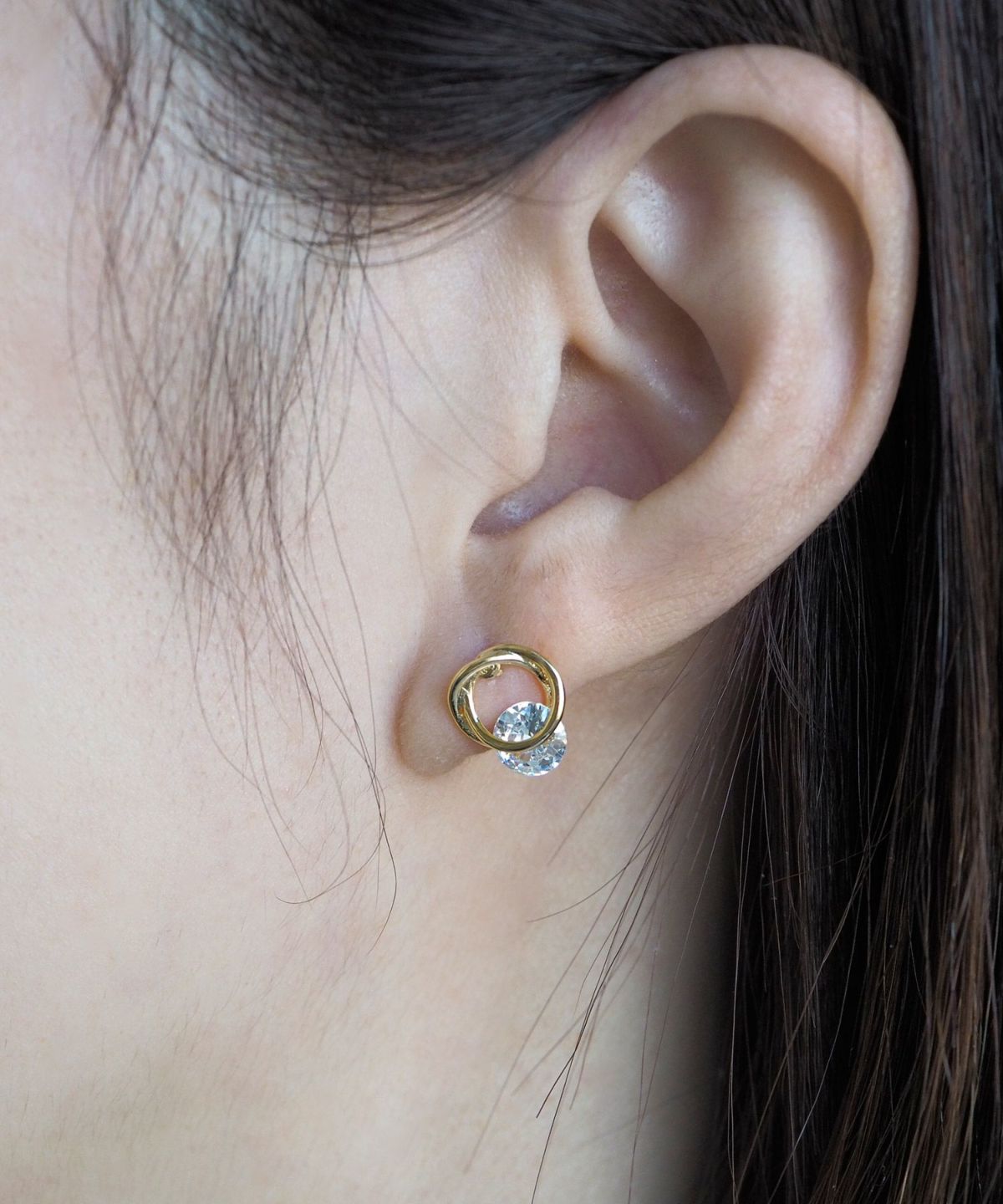 ダブルサークルキュービックチタンポストピアス
