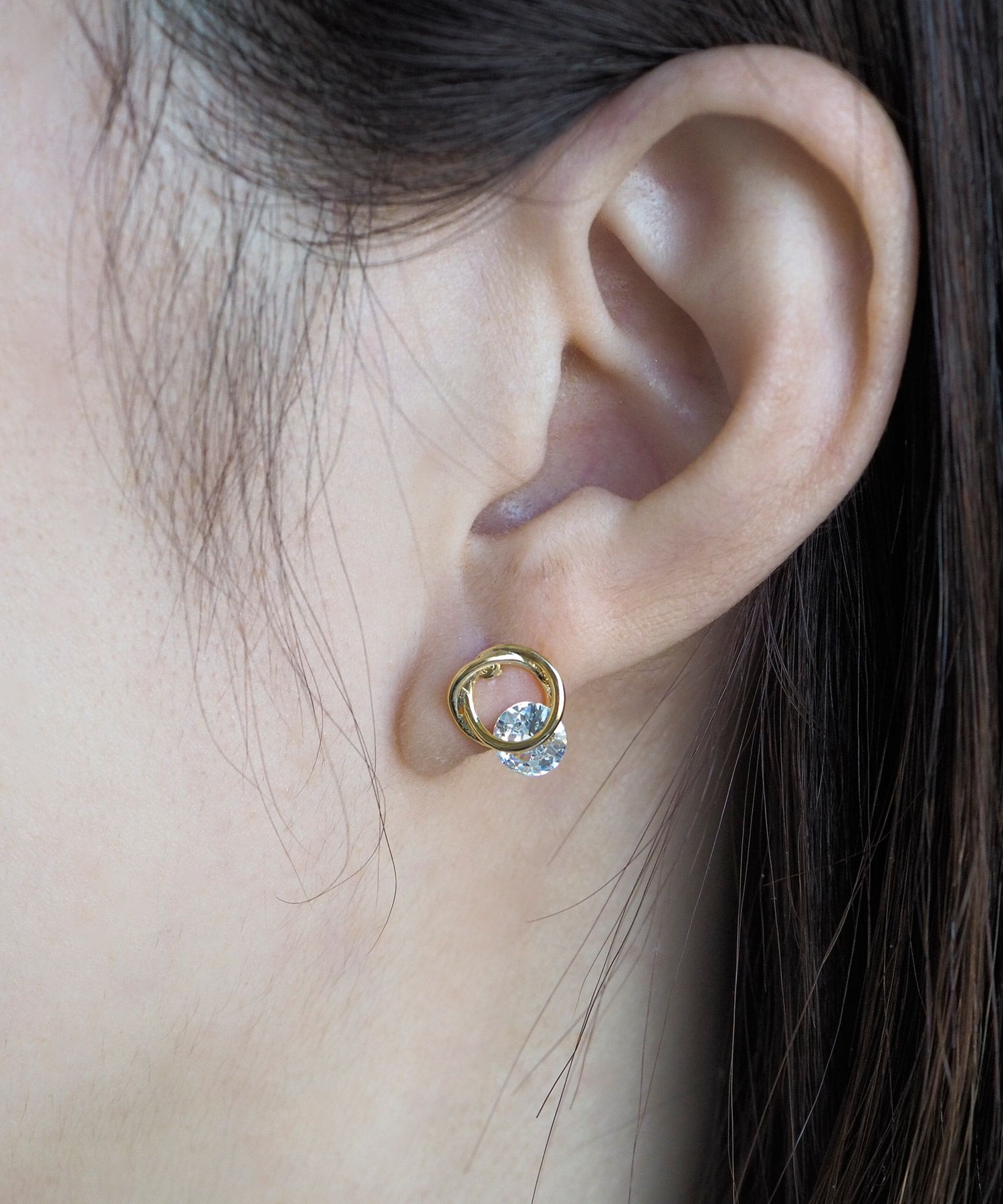 ダブルサークルキュービックチタンポストピアス