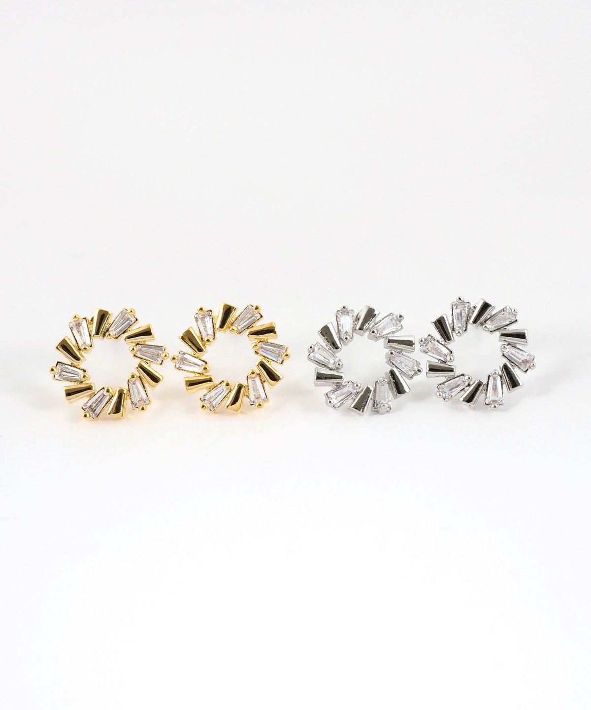 ラウンドビジューチタンポストピアス