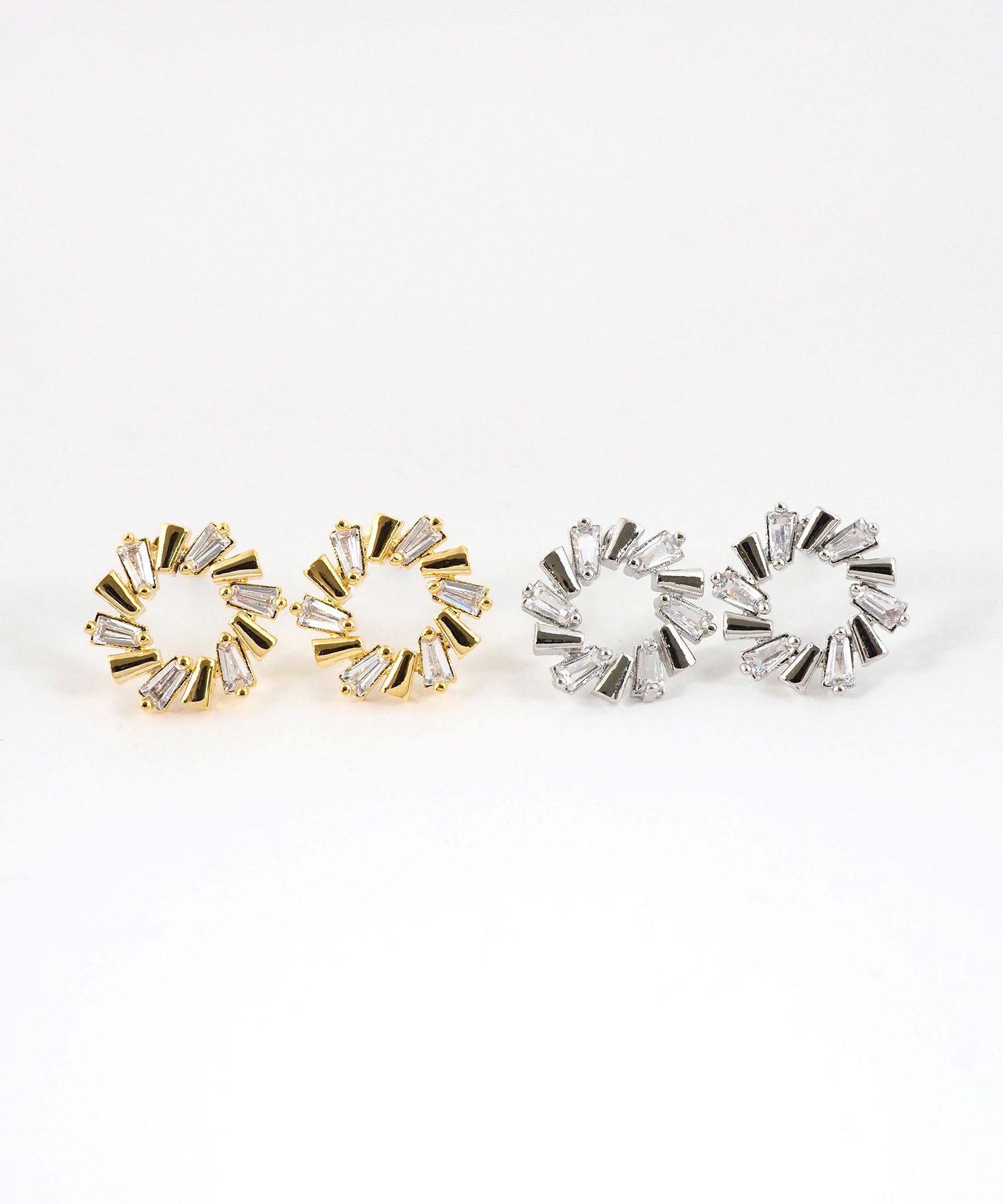 ラウンドビジューチタンポストピアス