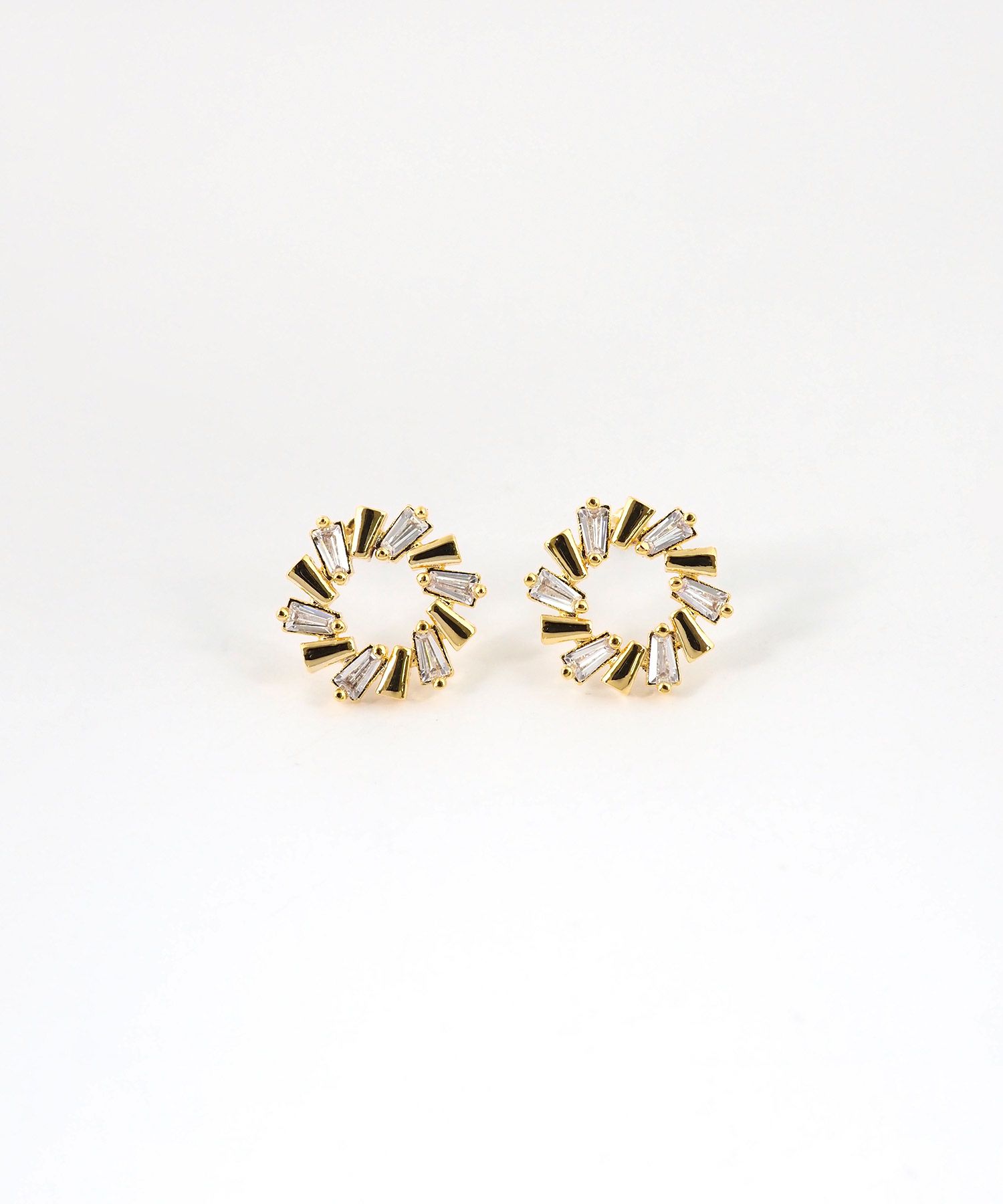 ラウンドビジューチタンポストピアス