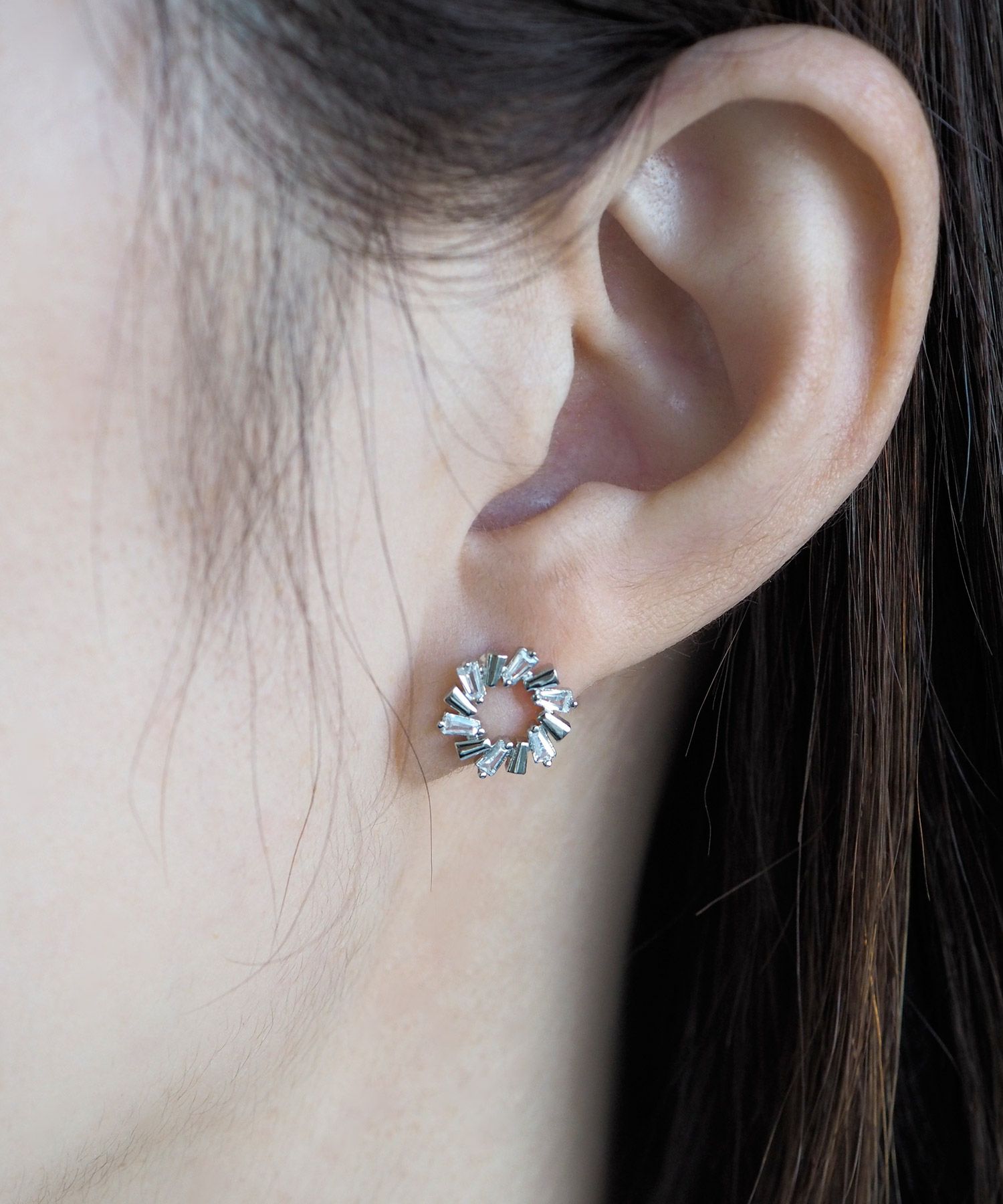 ラウンドビジューチタンポストピアス