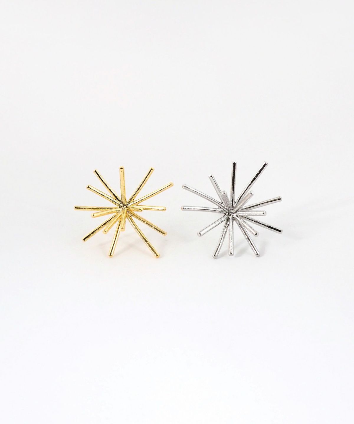 ホシハナチタンポストピアス