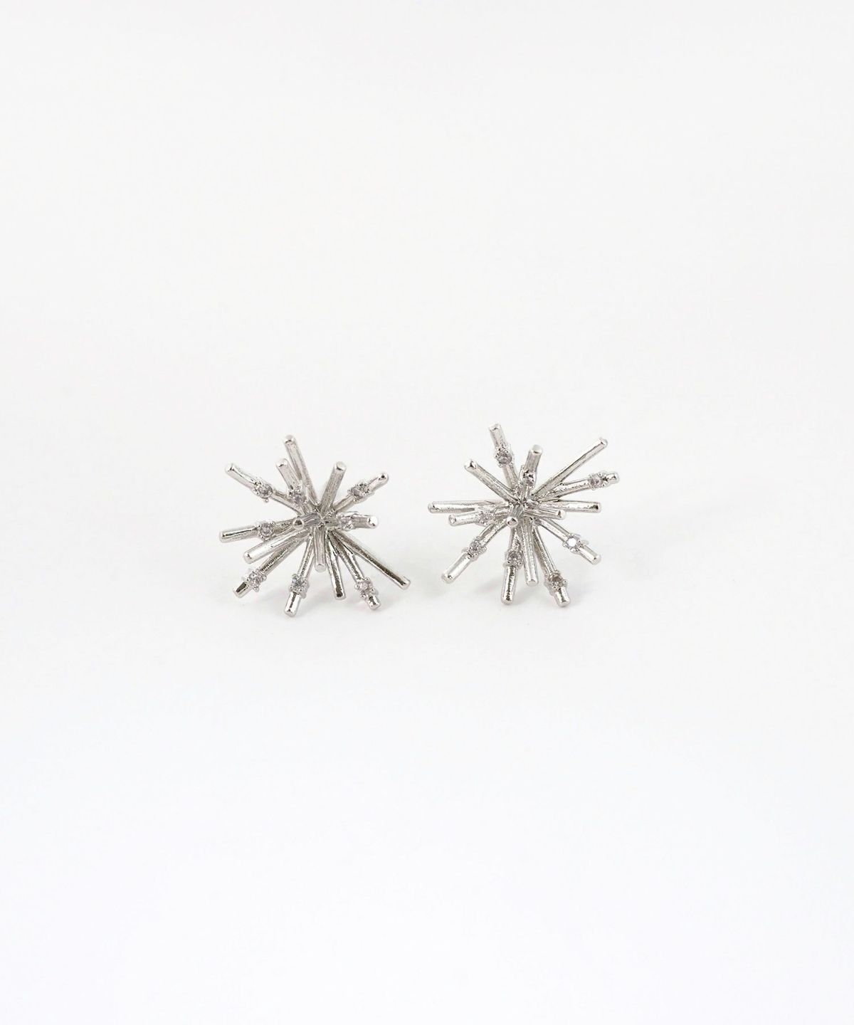 ハナユキチタンポストピアス