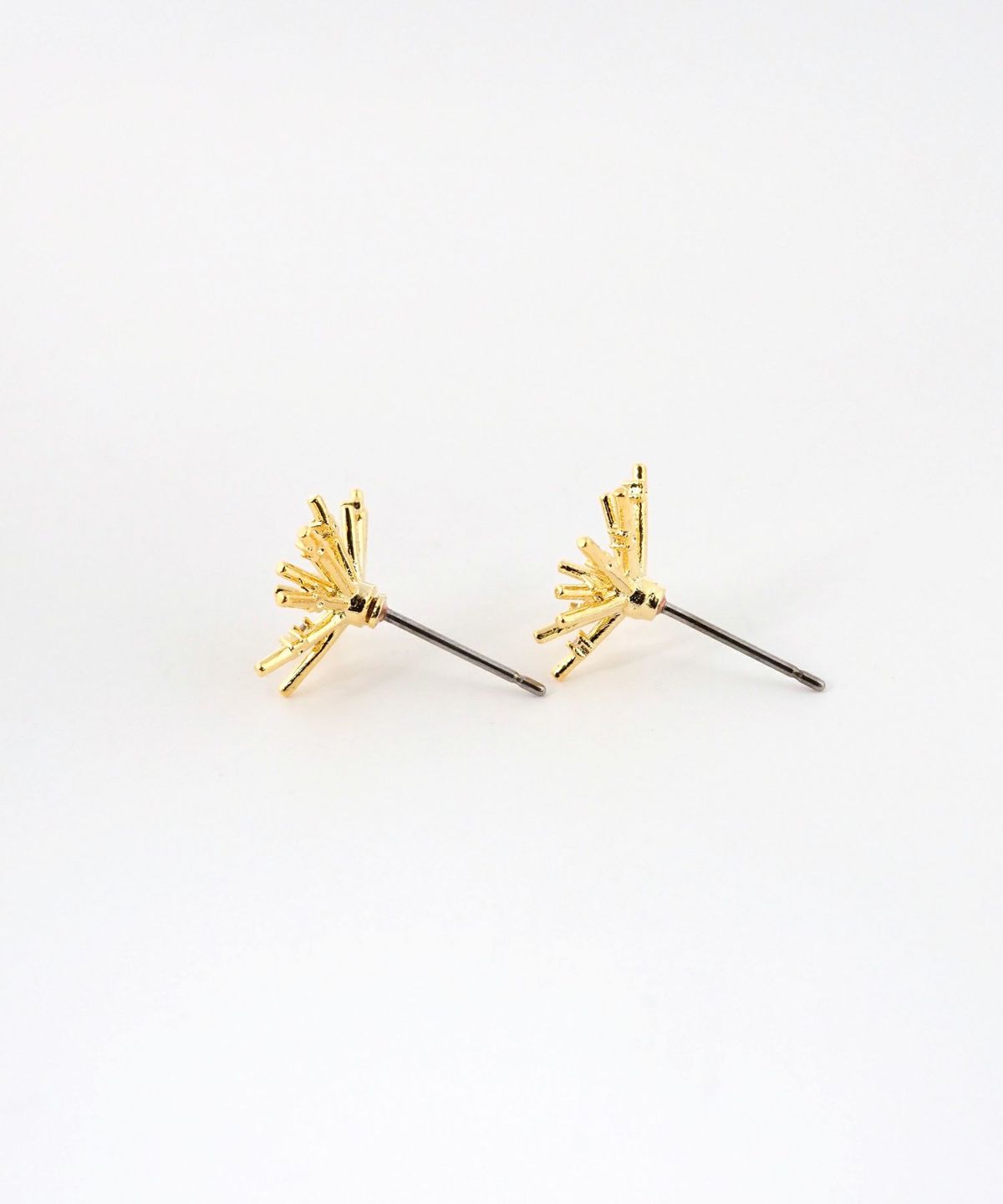 ハナユキチタンポストピアス