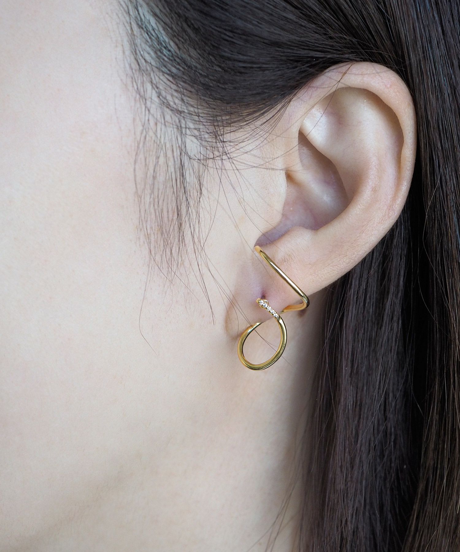 ドローイングビローチタンポストピアス