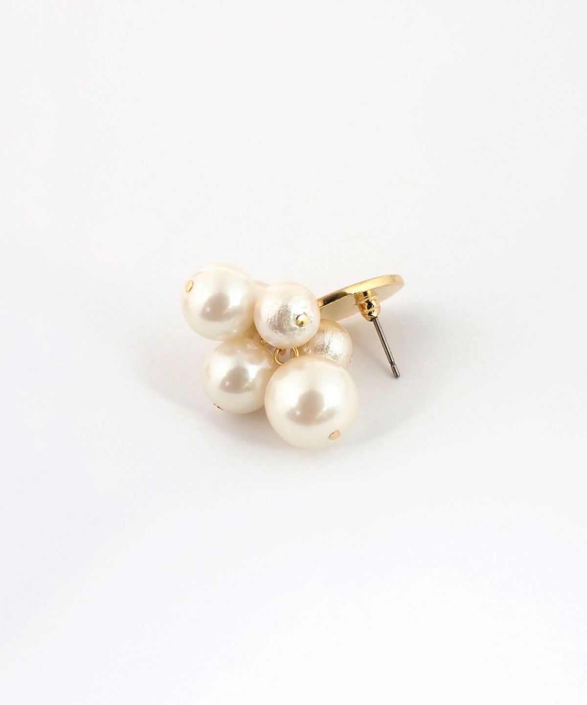 ヘアラインプレートパールチタンポストピアス