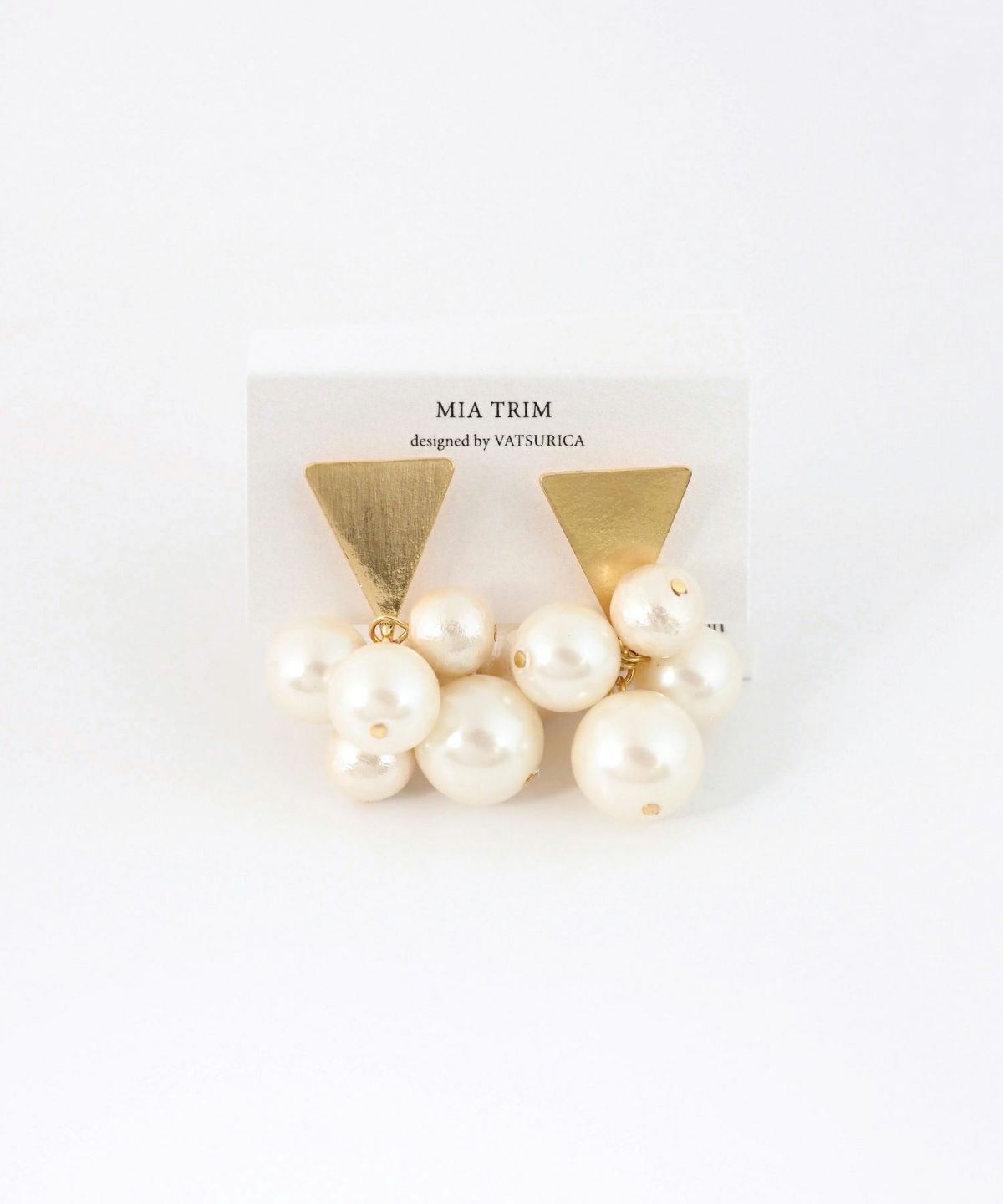 ヘアラインプレートパールチタンポストピアス