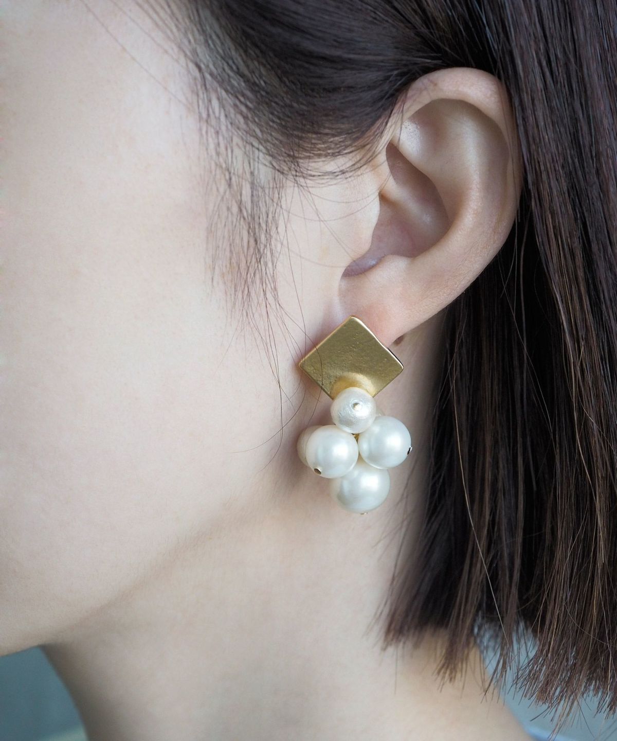 ヘアラインプレートパールチタンポストピアス