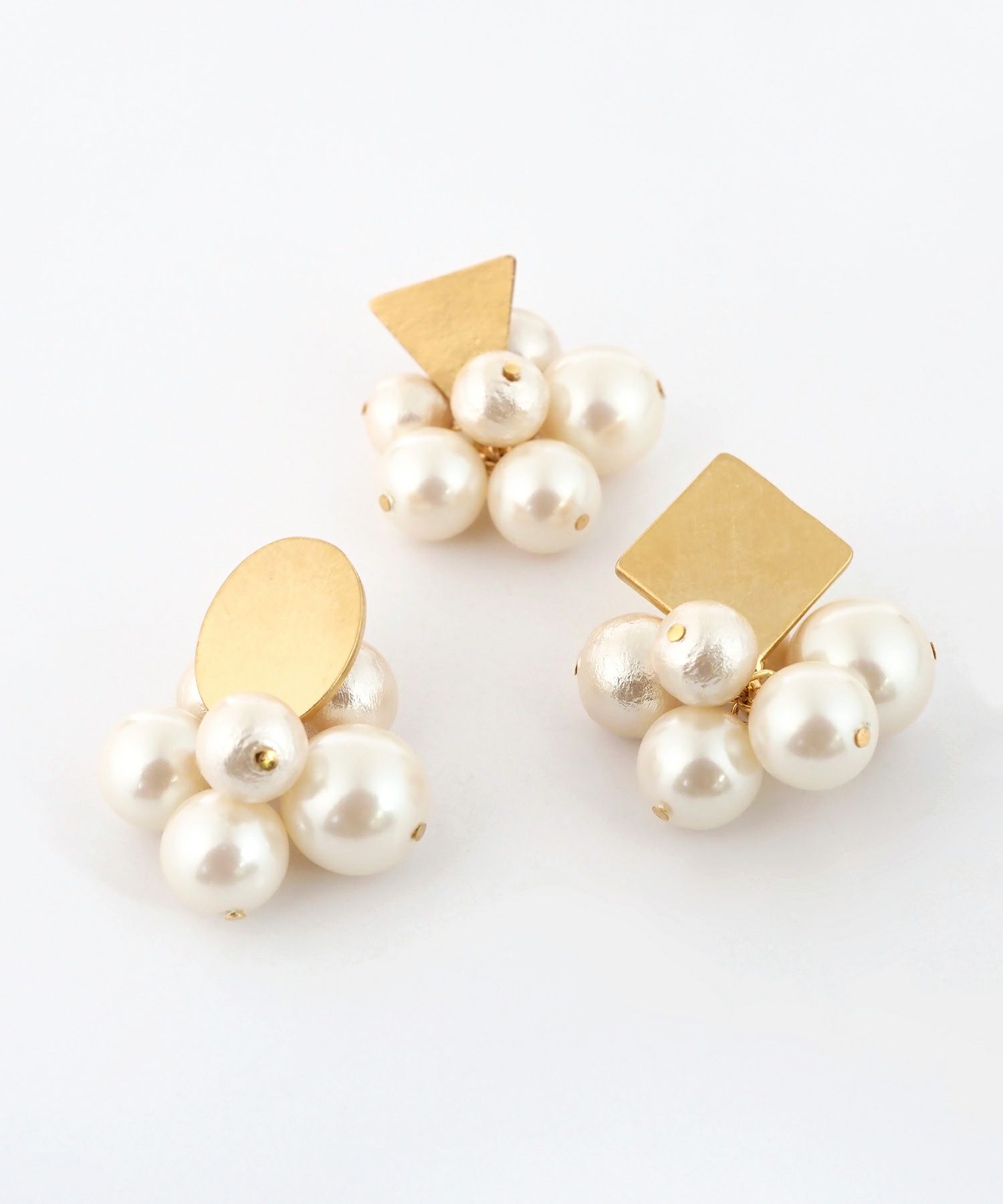 ヘアラインプレートパールクリップイヤリング