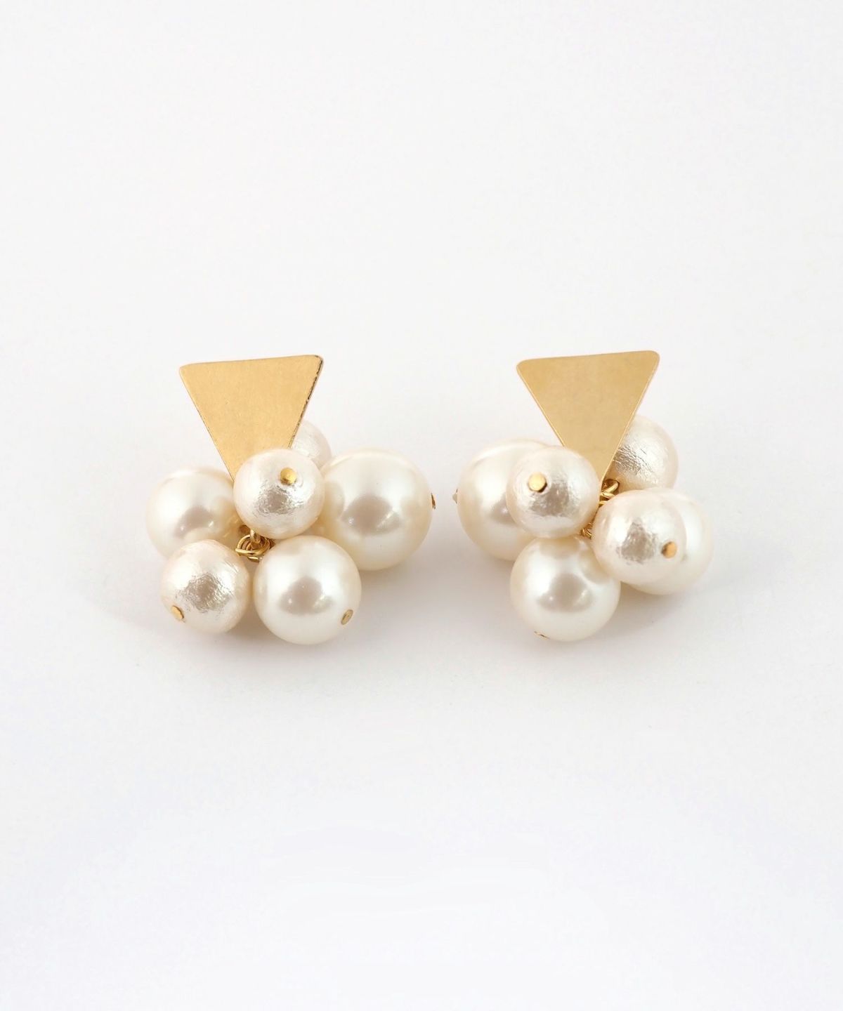 ヘアラインプレートパールクリップイヤリング