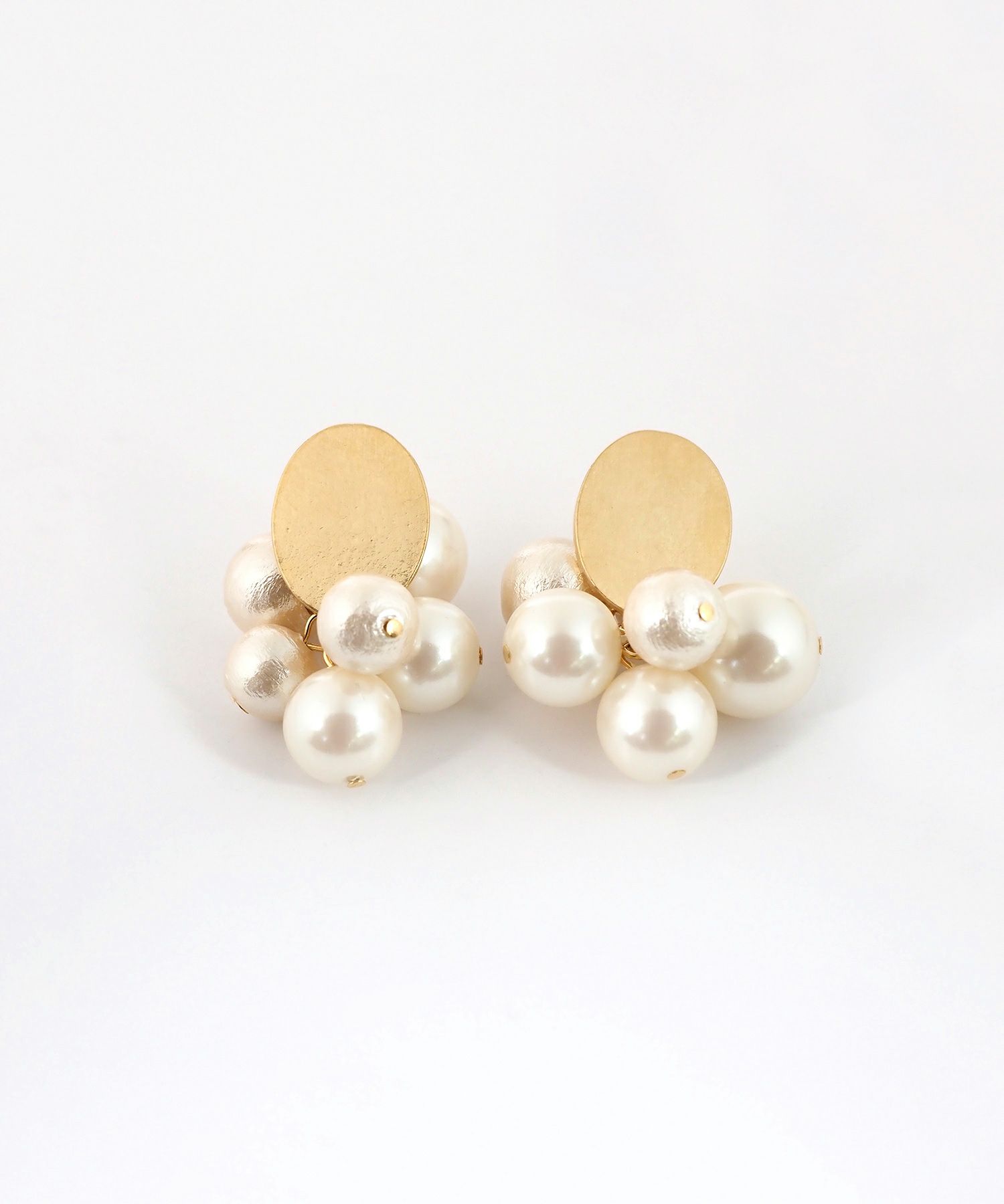 ヘアラインプレートパールクリップイヤリング