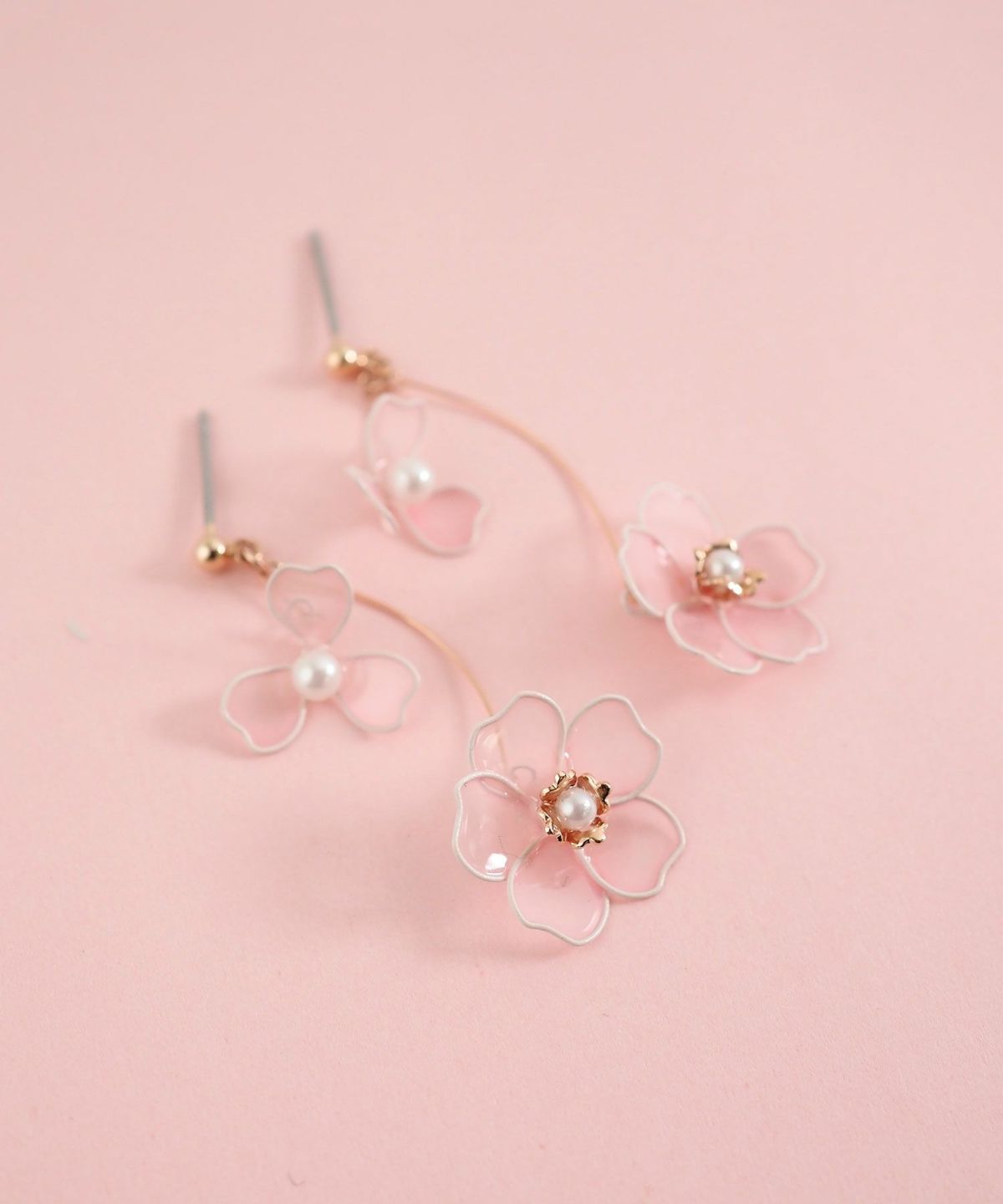 SAKURAウェーブチタンポストピアス