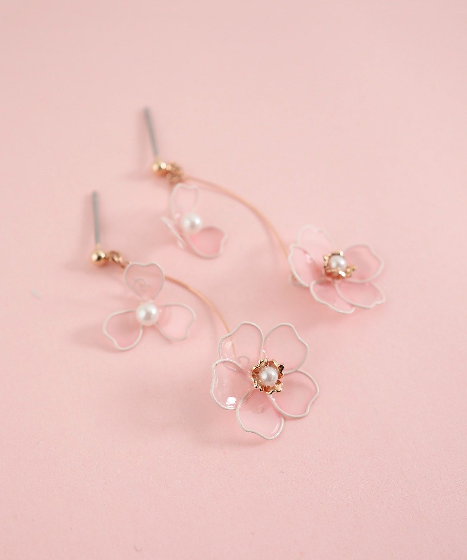 SAKURAウェーブチタンポストピアス